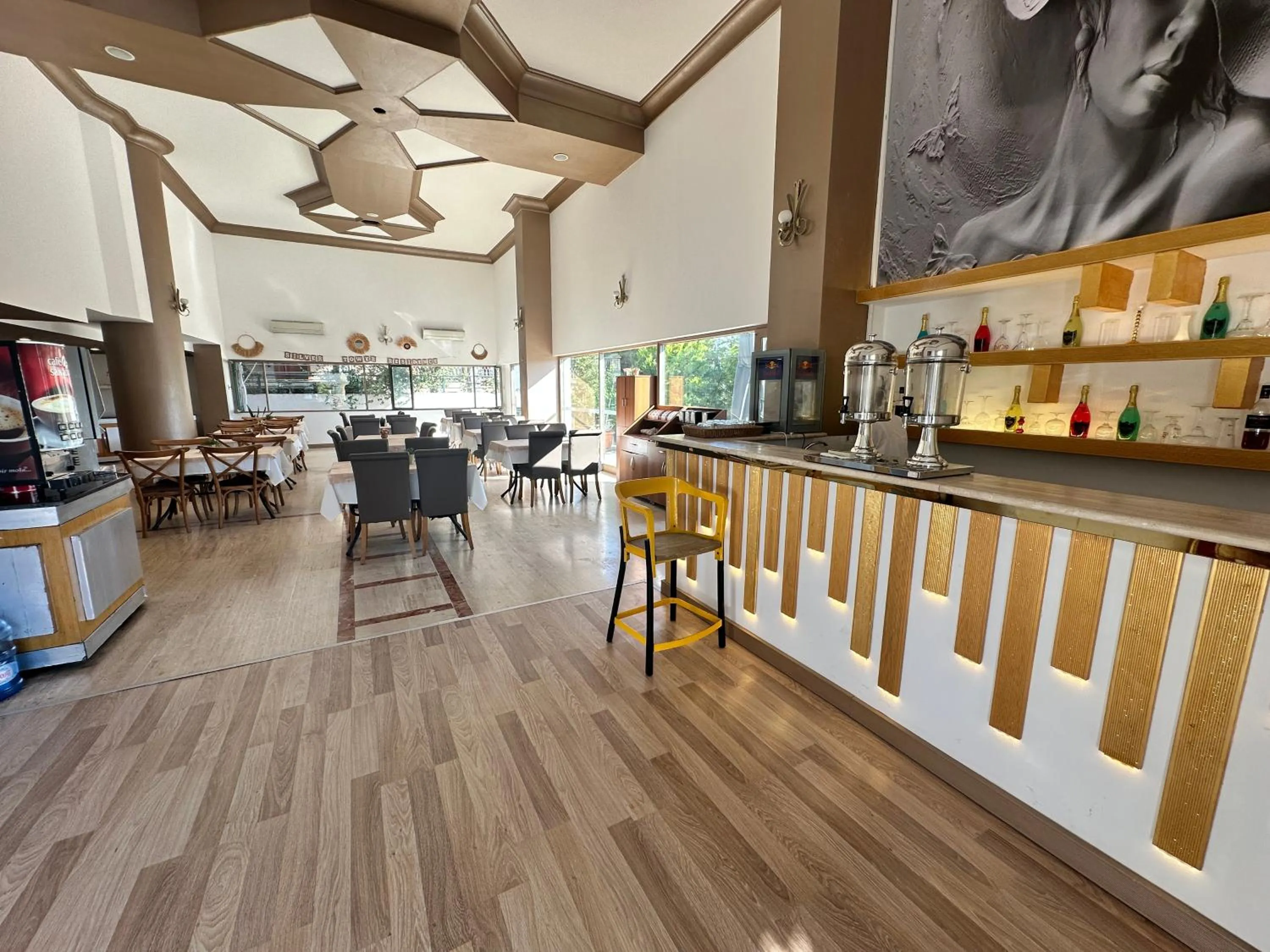 Restaurant/places to eat in Silver Tower Residence