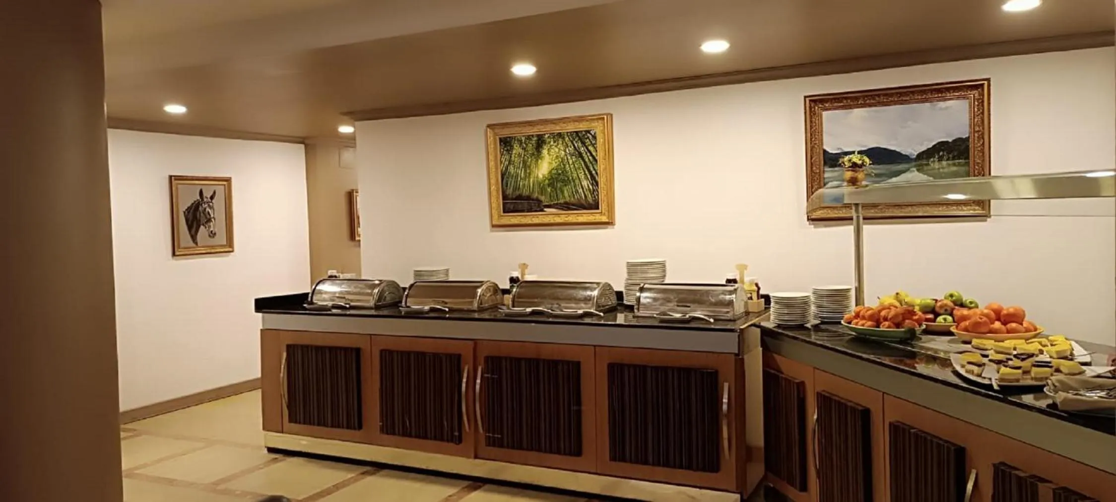 Restaurant/places to eat in Silver Tower Residence