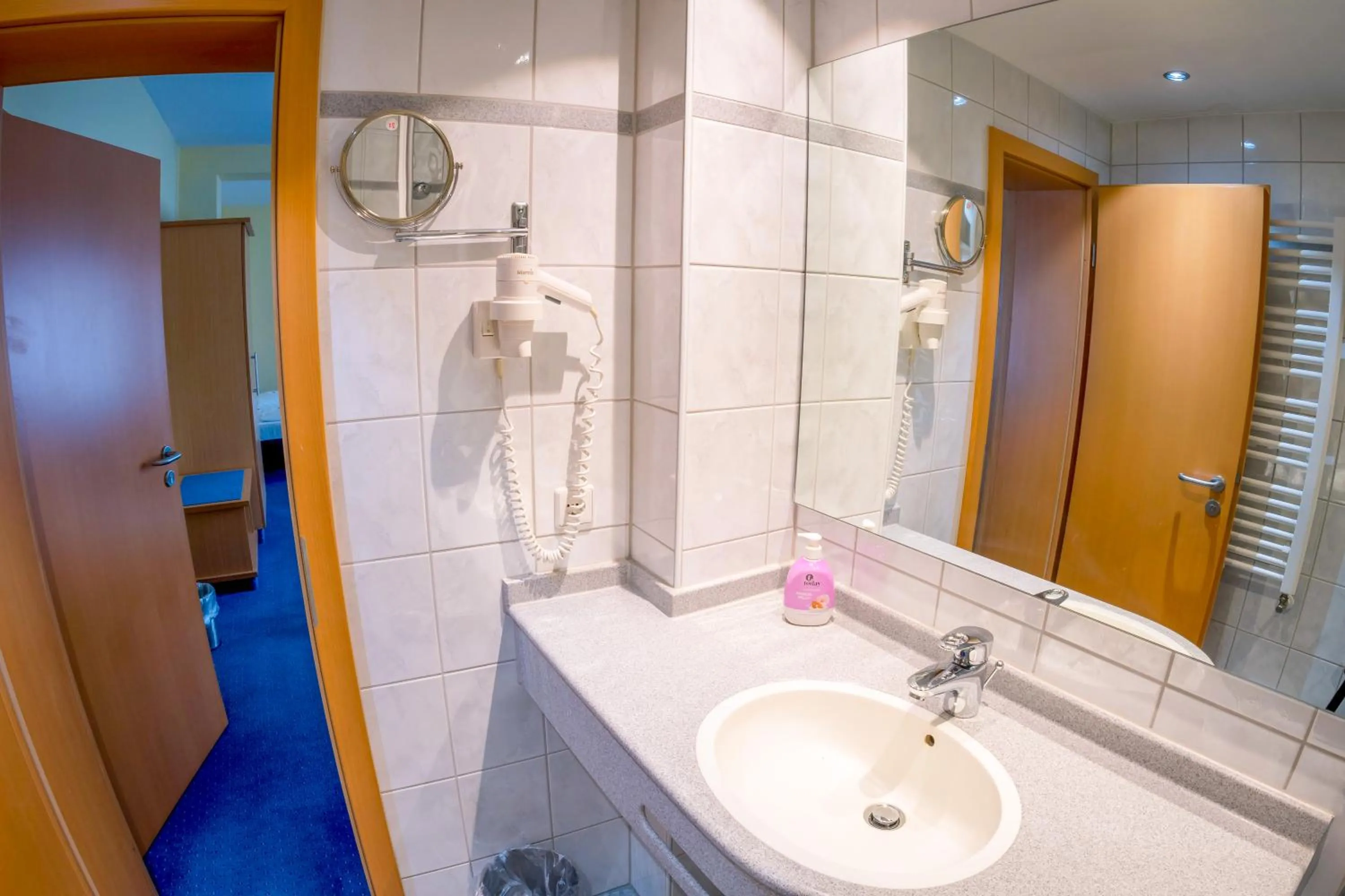 Shower in Hotel Wilder Mann