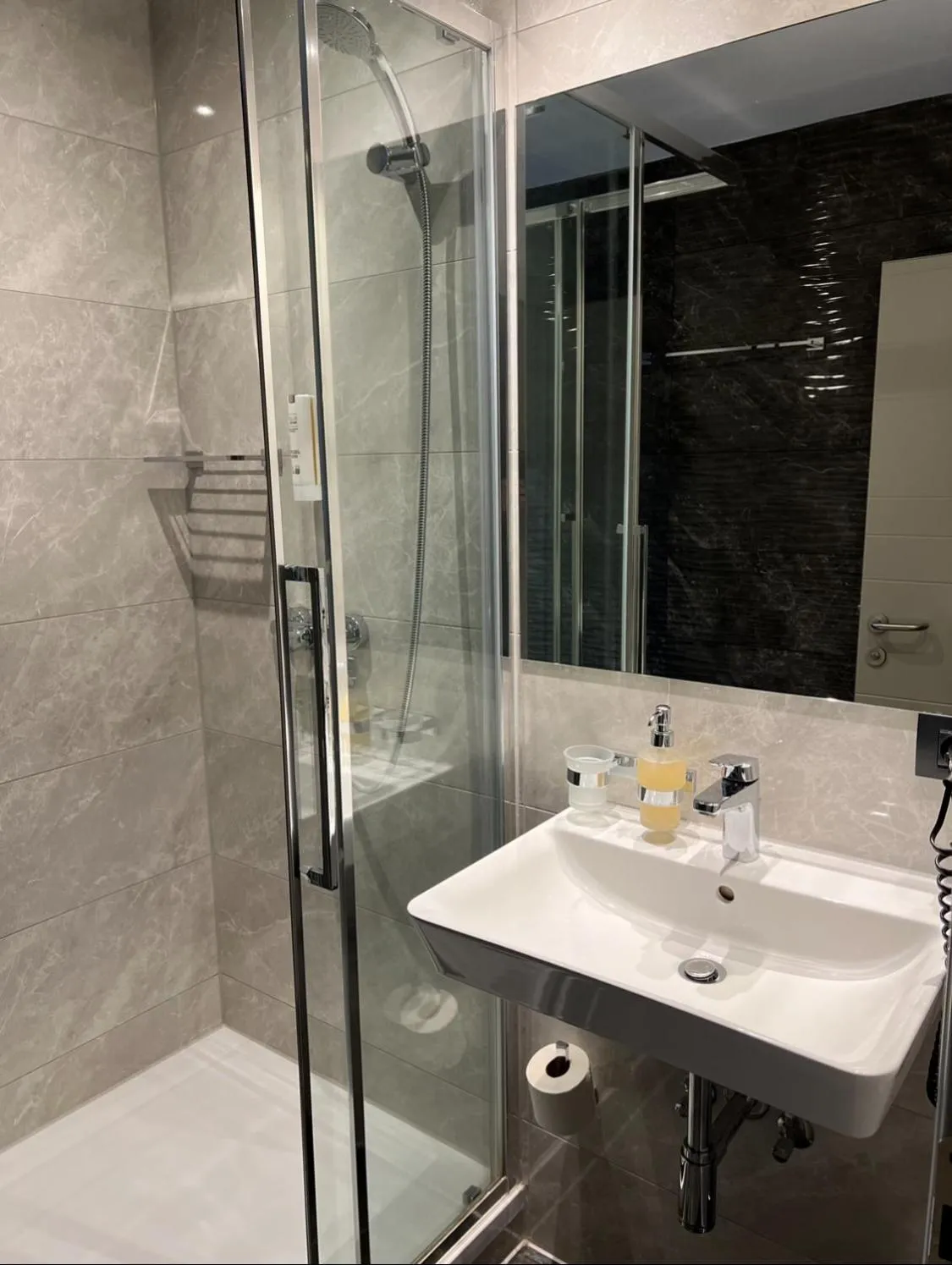 Shower in Hotel Wilder Mann