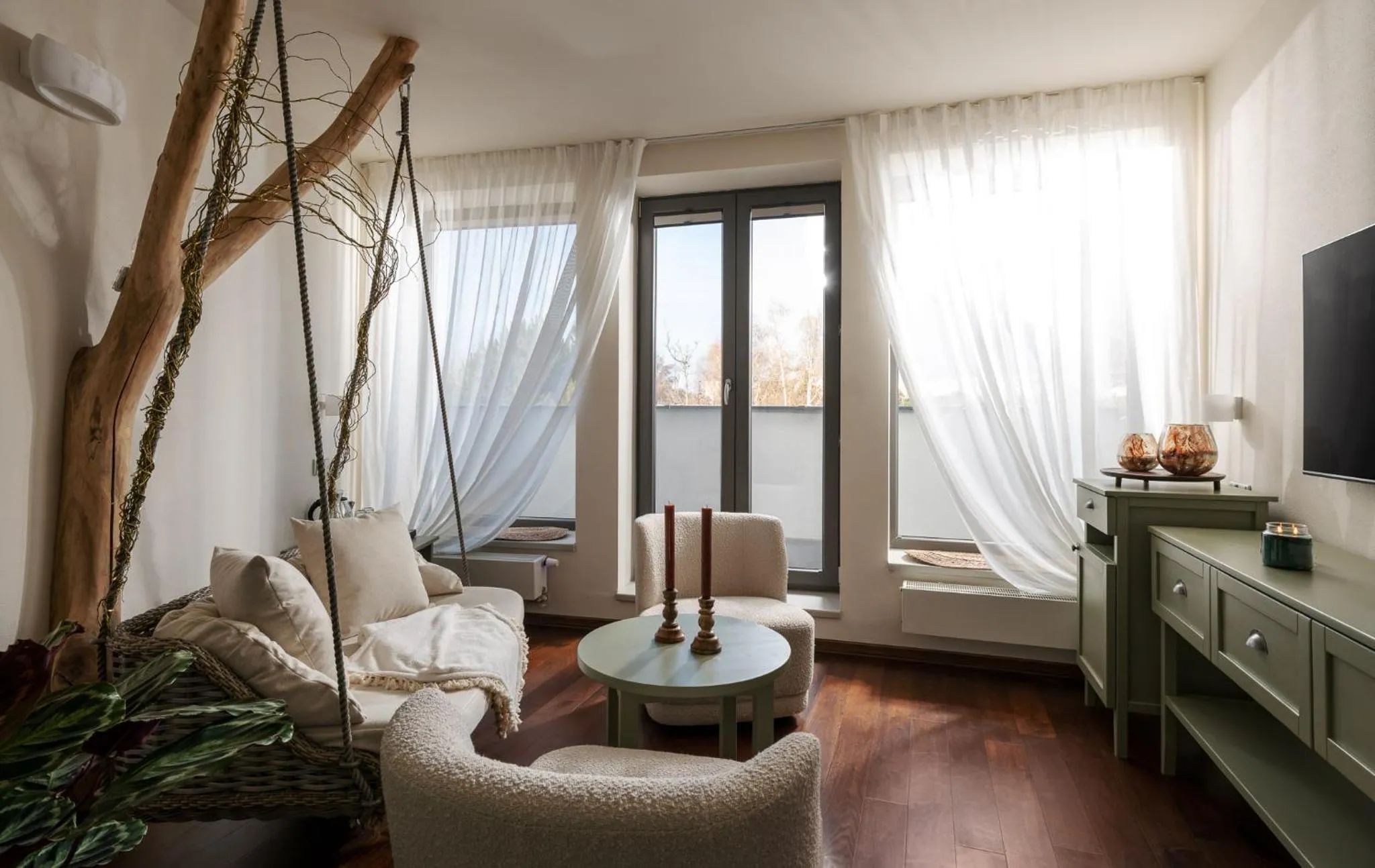 Communal lounge/ TV room in HERBARIUM boutique hotel