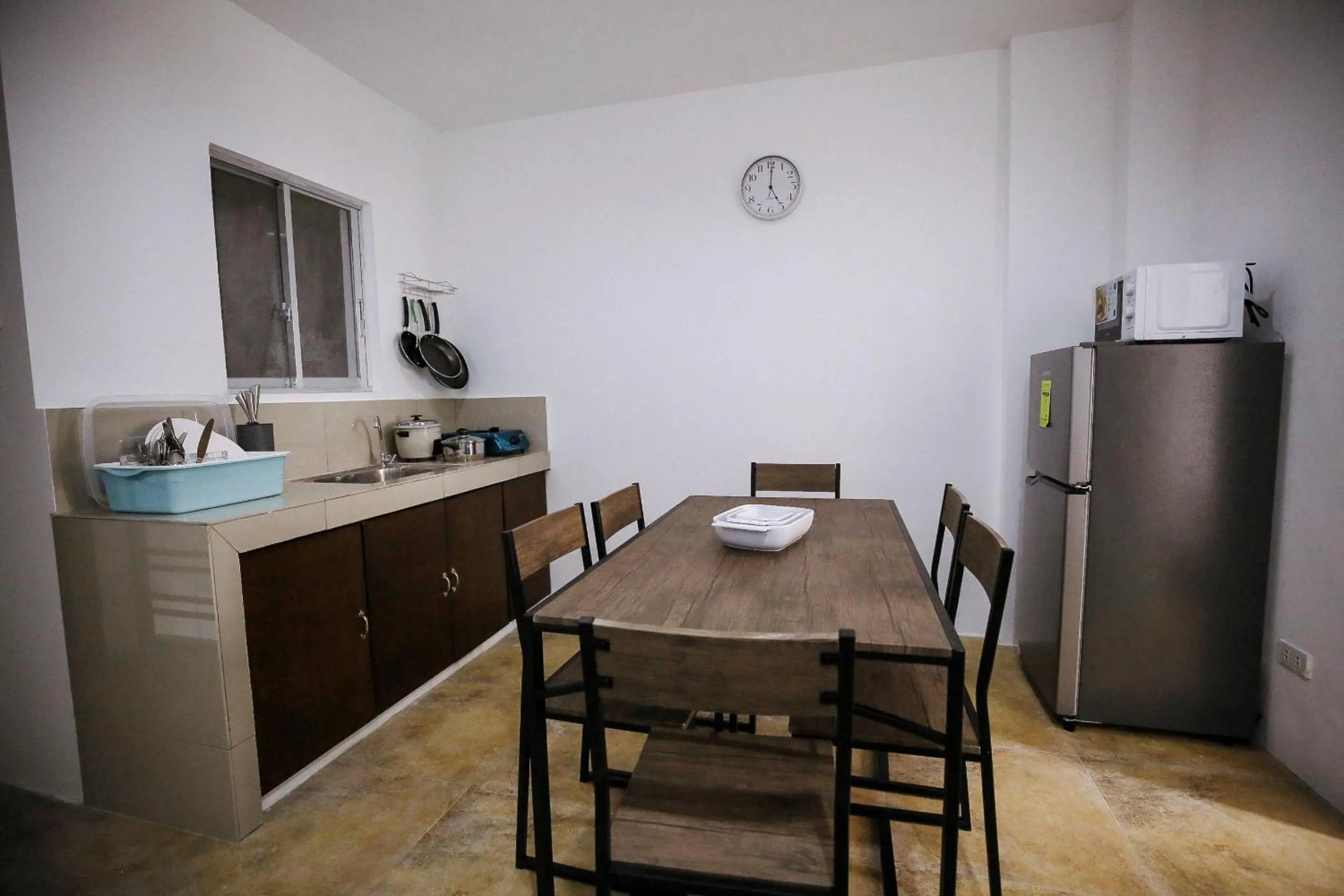 Dining area in OYO 789 Abn Residences