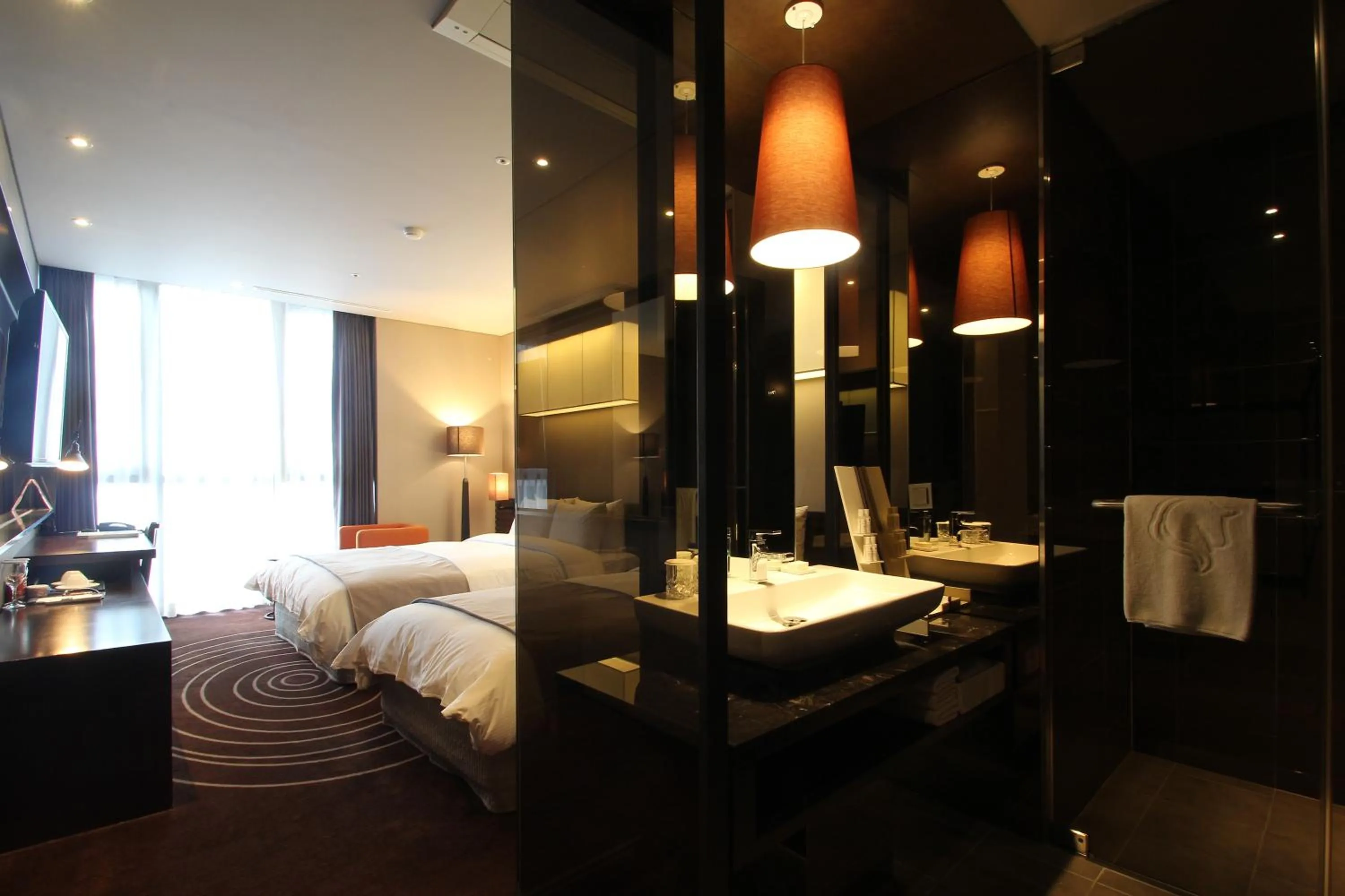 Day, Bed in Best Louis Hamilton Hotel Haeundae