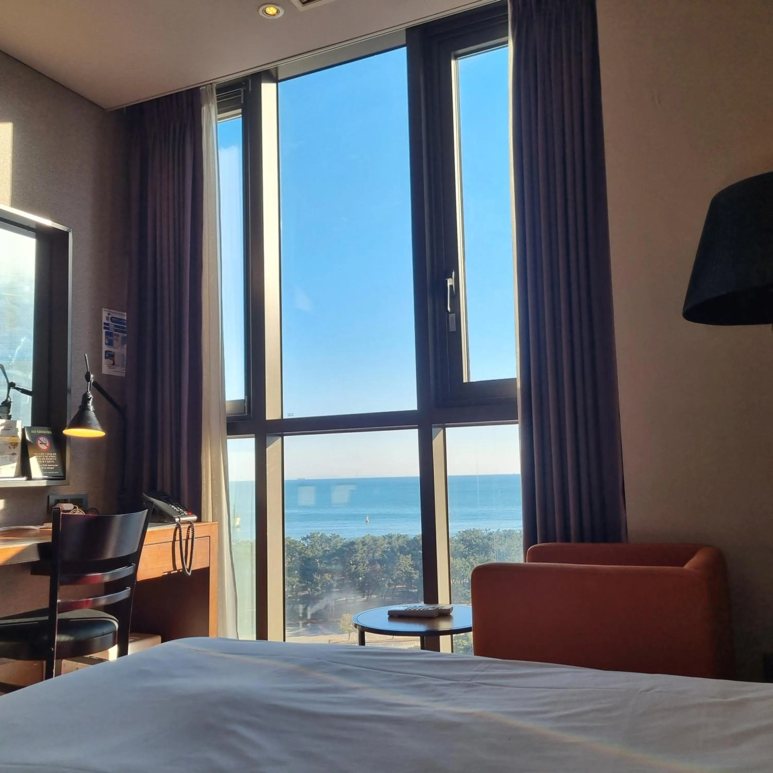 Sea view, Bed in Best Louis Hamilton Hotel Haeundae