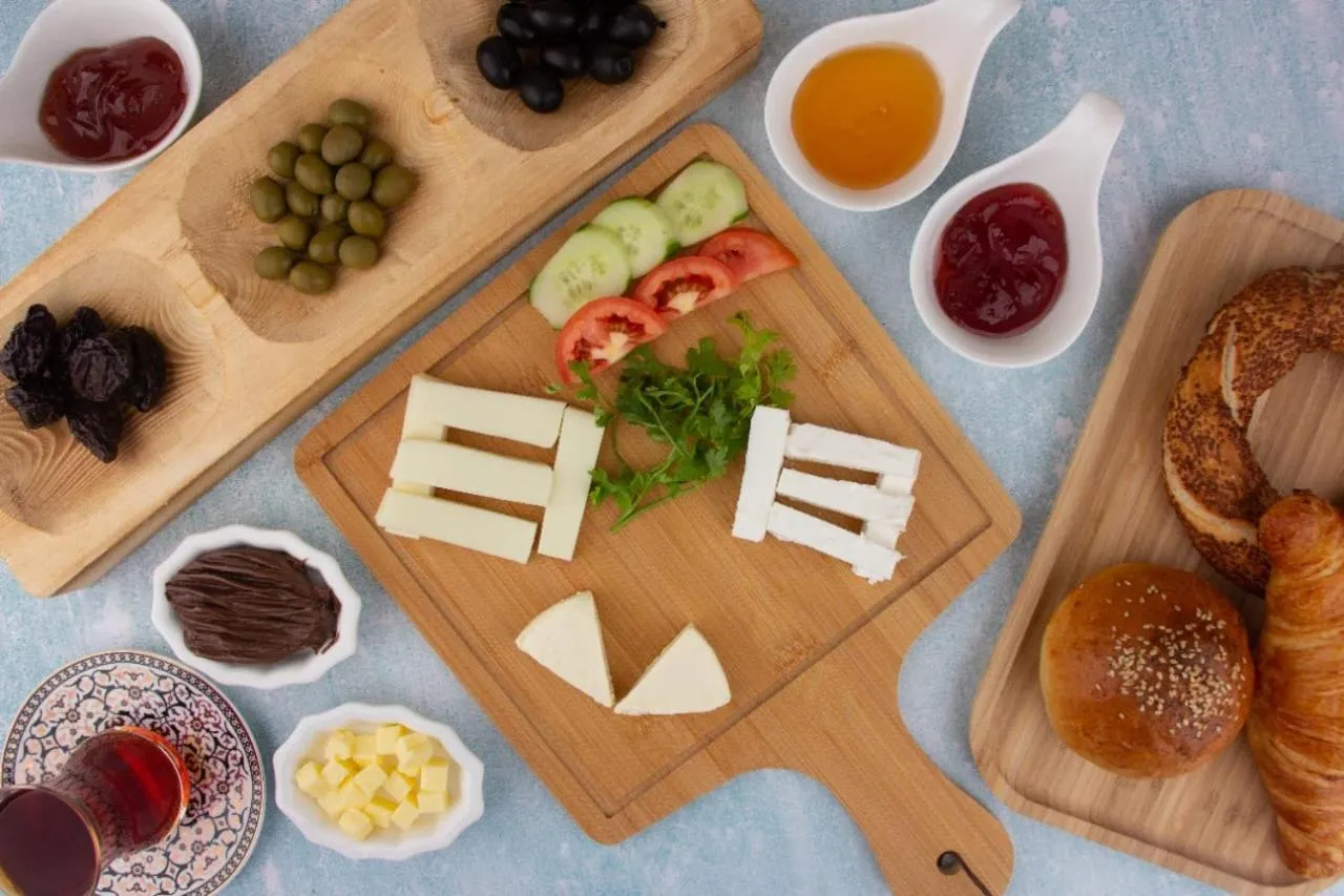 Food and drinks in ALYA Hotel