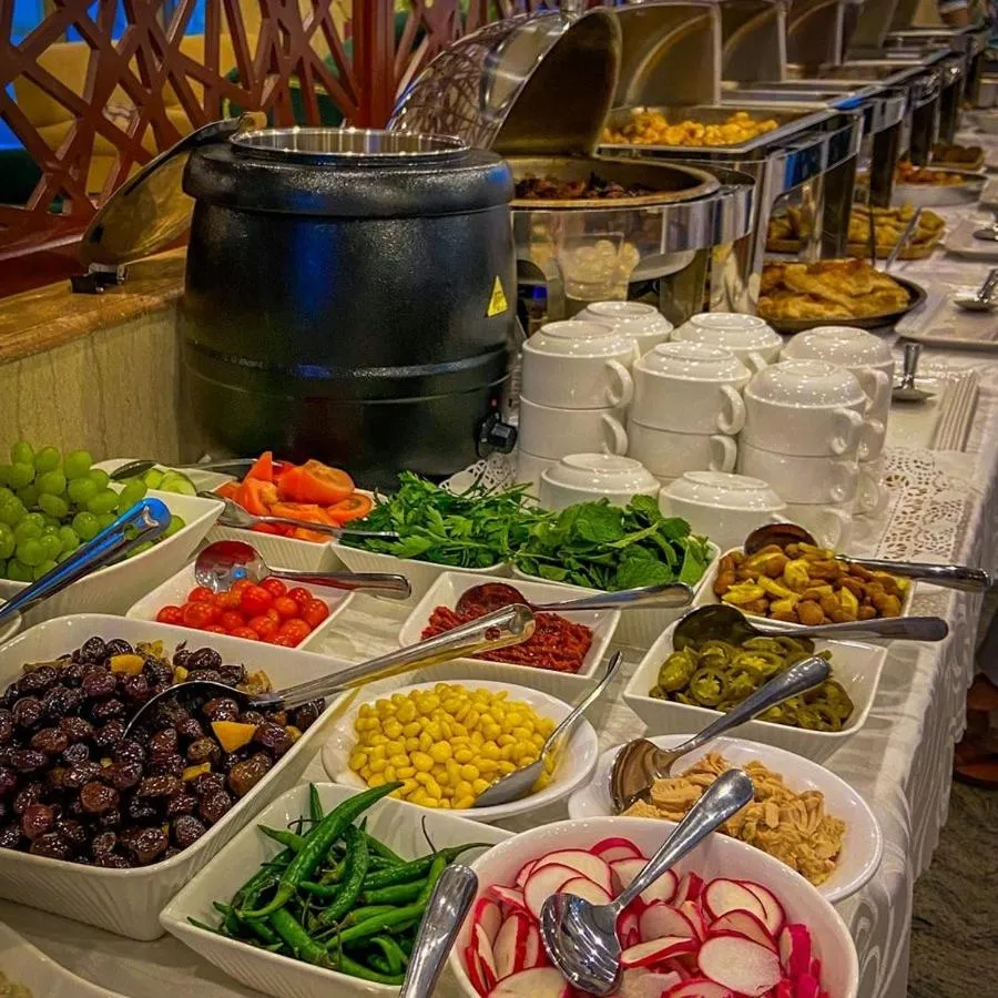 Restaurant/places to eat in ALYA Hotel