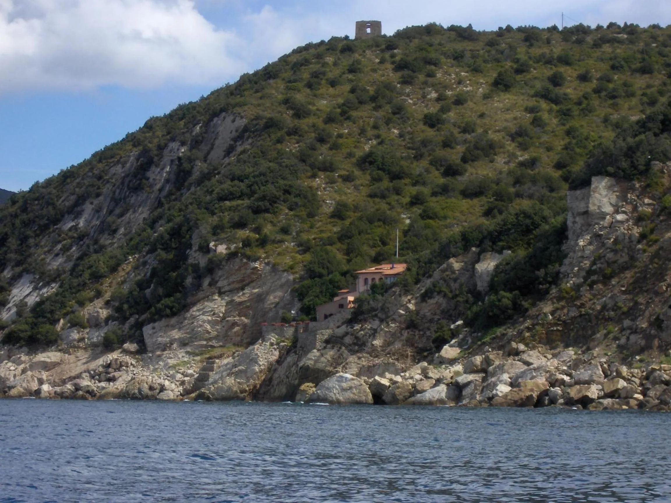 Facade/entrance in Cota Quinta