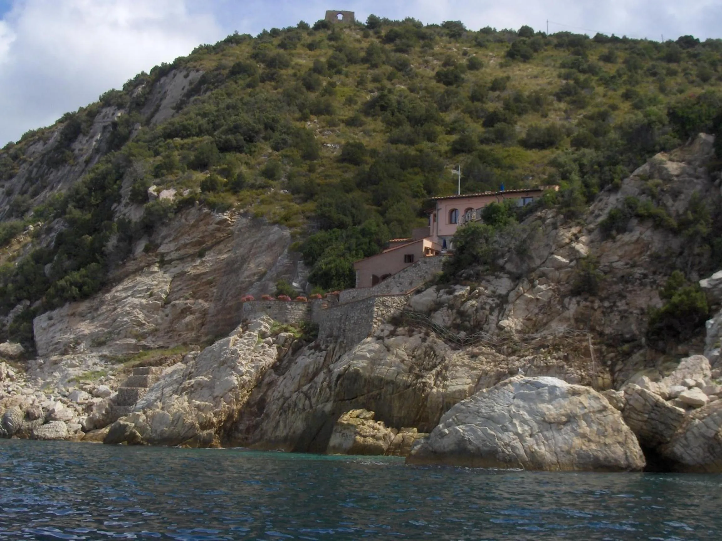 Facade/entrance in Cota Quinta