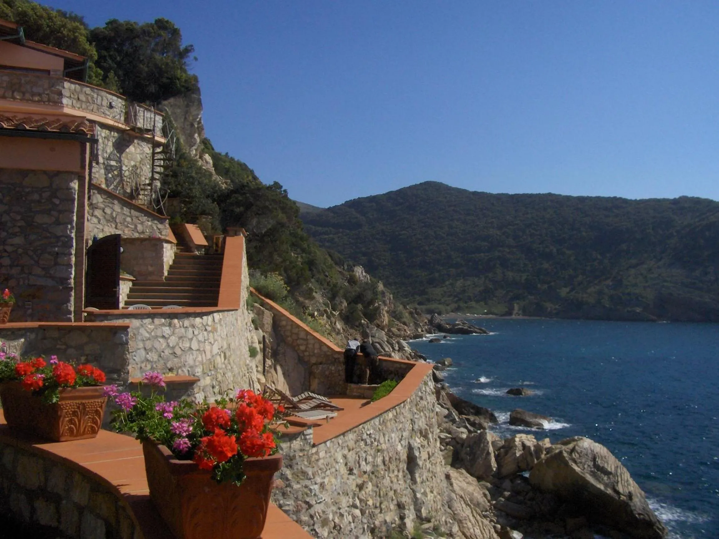 Facade/entrance in Cota Quinta