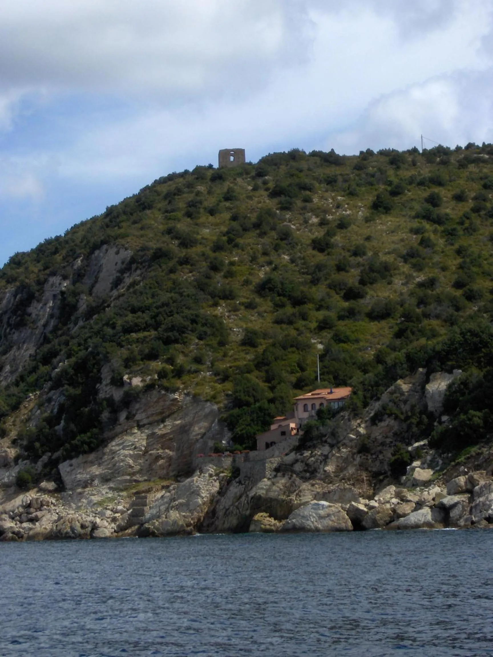 Facade/entrance in Cota Quinta