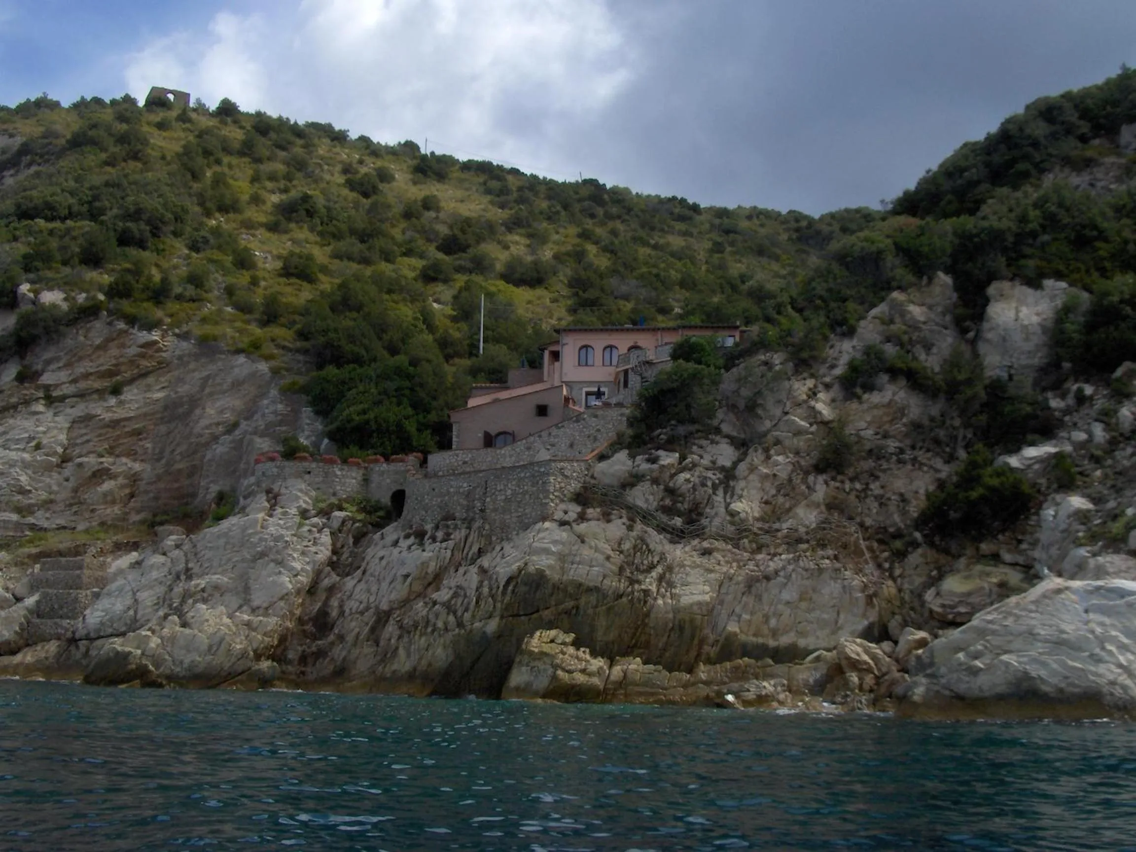 Facade/entrance in Cota Quinta