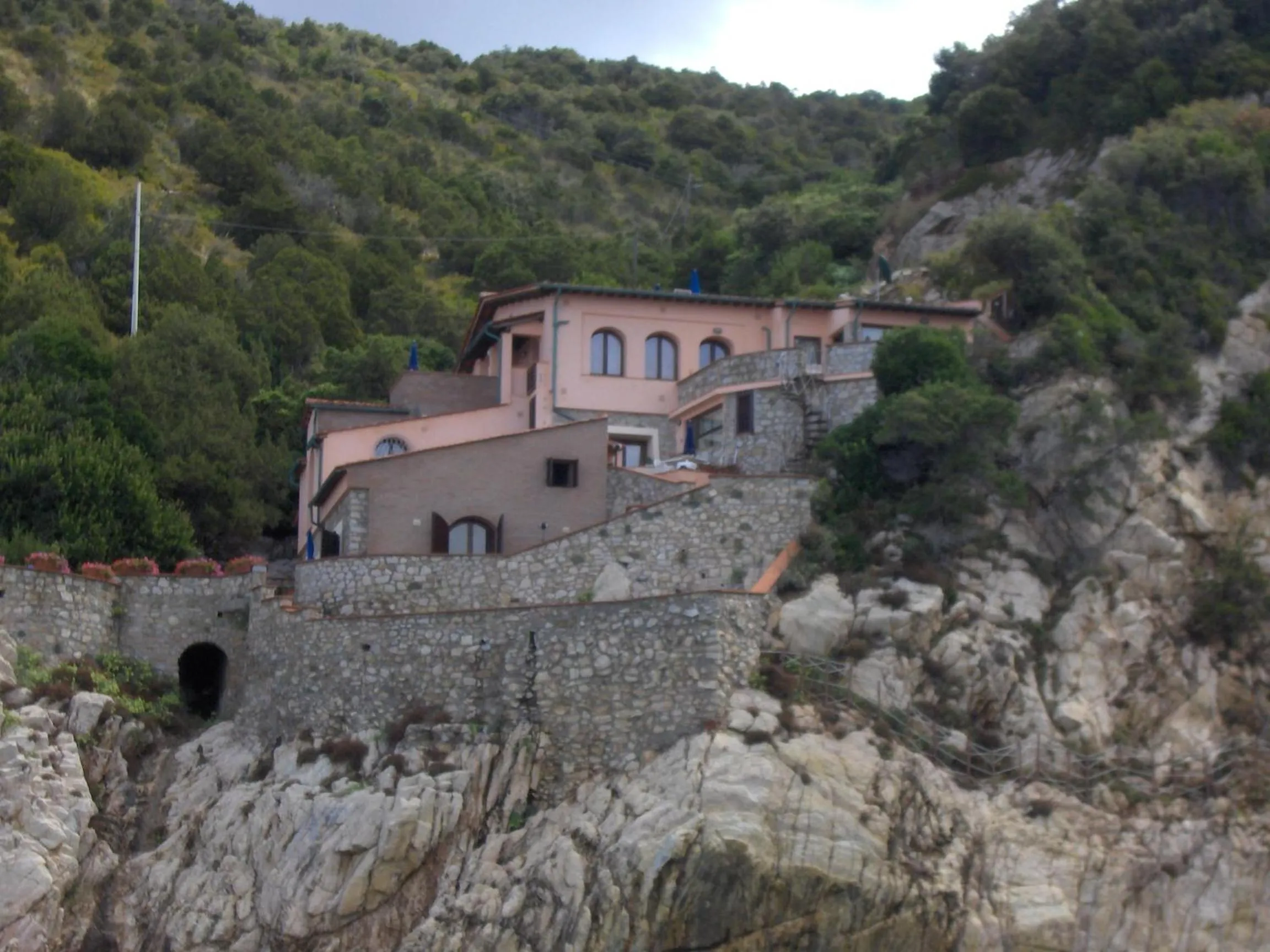 Facade/entrance in Cota Quinta