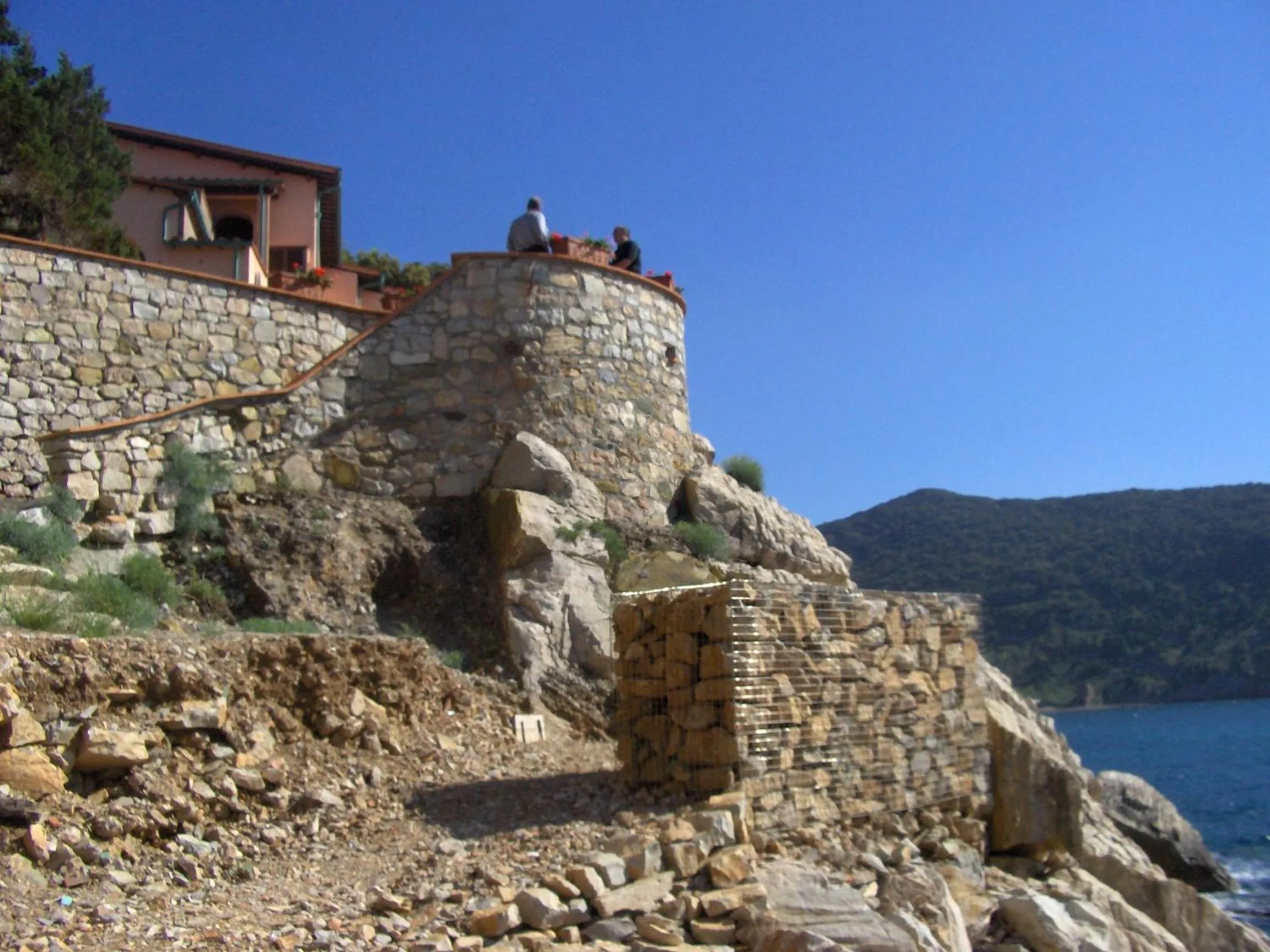 Facade/entrance in Cota Quinta