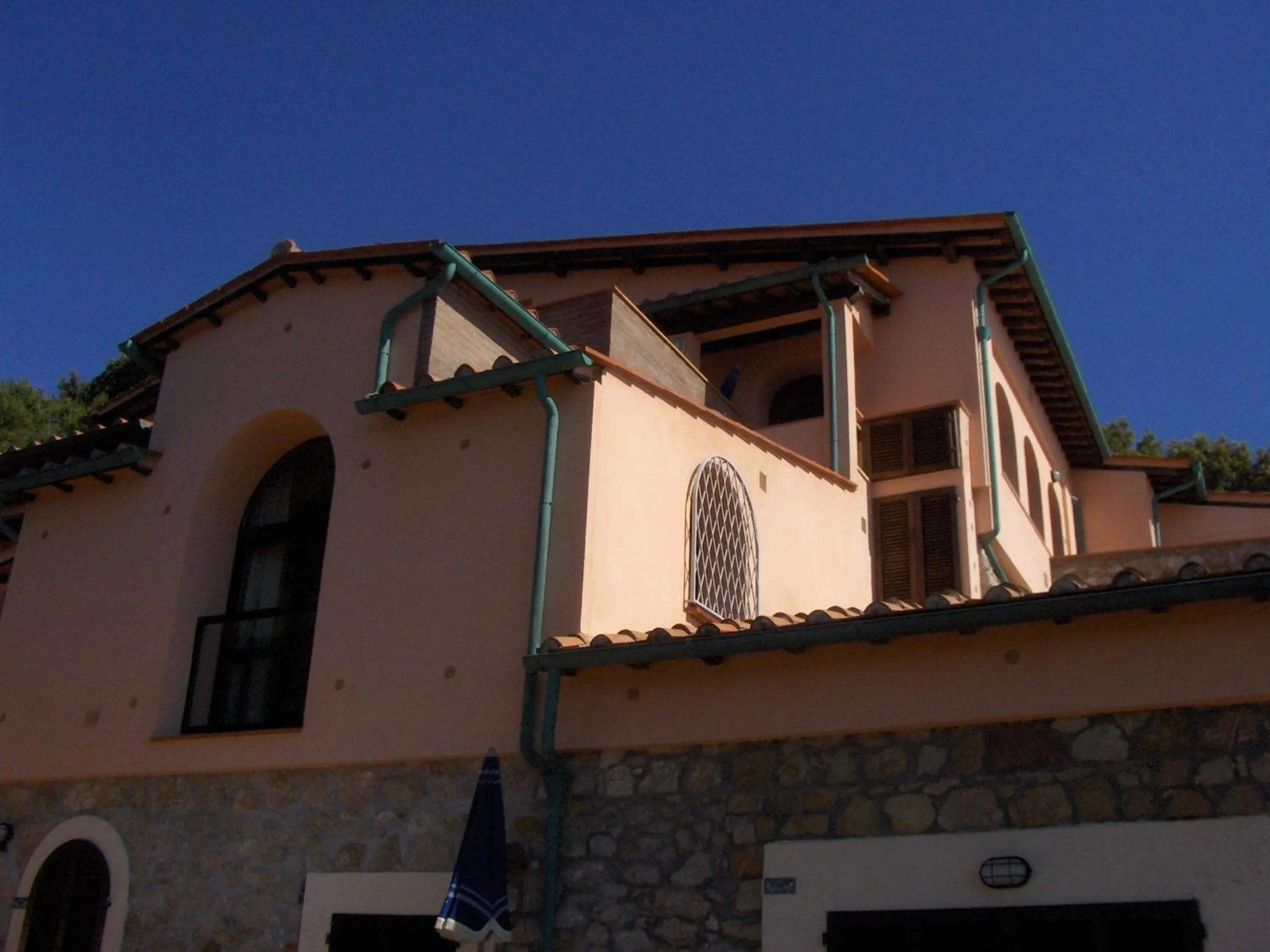 Facade/entrance in Cota Quinta