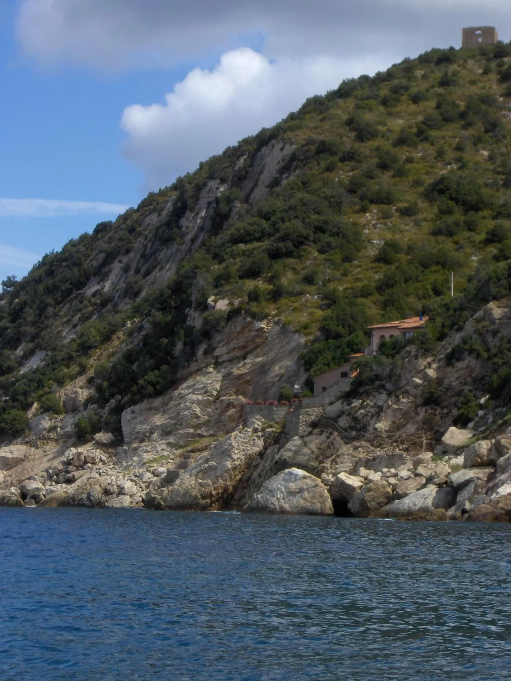 Facade/entrance in Cota Quinta