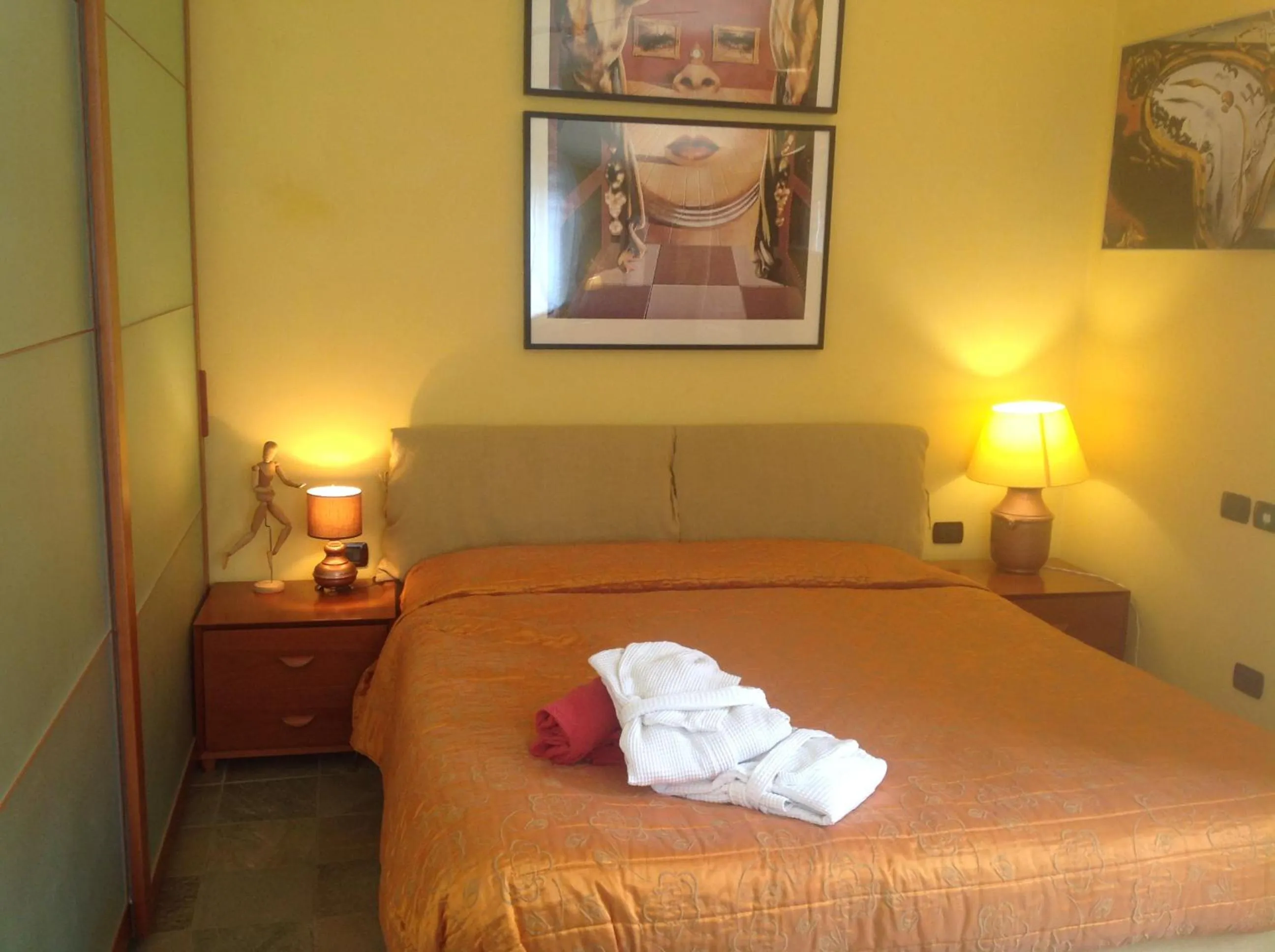 Bed in B&B and Wellness Il Pomario di Montepiglio Resort Naturista