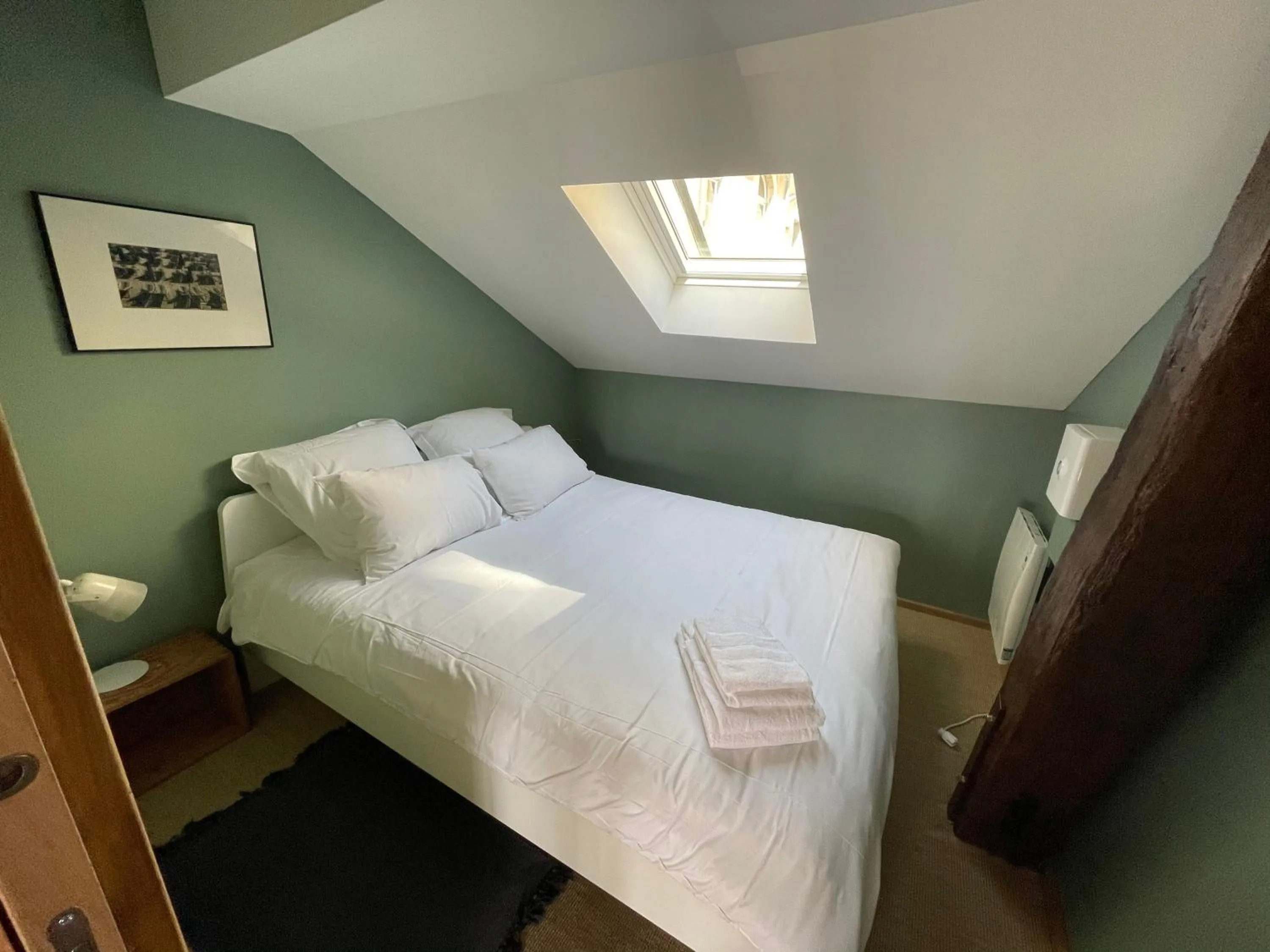 Bedroom, Bed in Cafe Velo Nevers