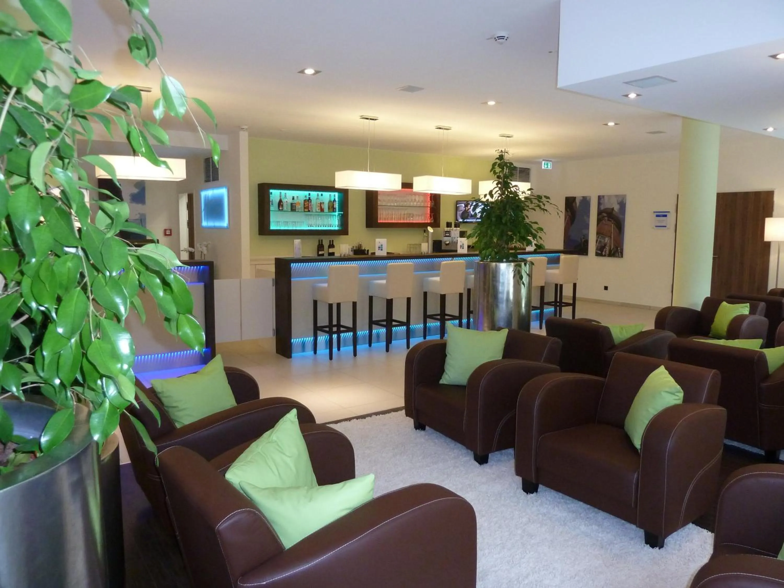 Lounge or bar in Holiday Inn Express Neunkirchen by IHG