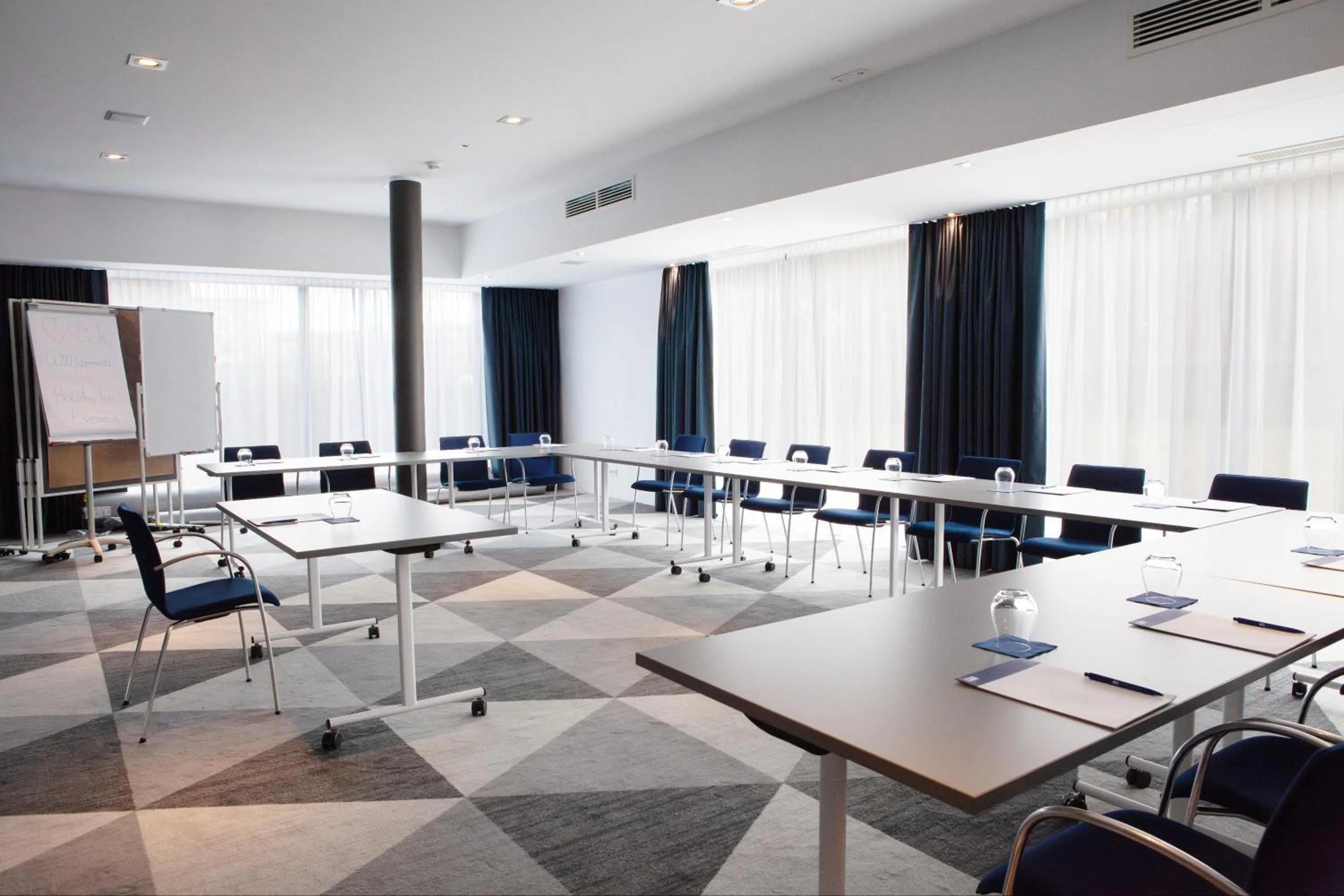 Meeting/conference room in Holiday Inn Express Neunkirchen by IHG