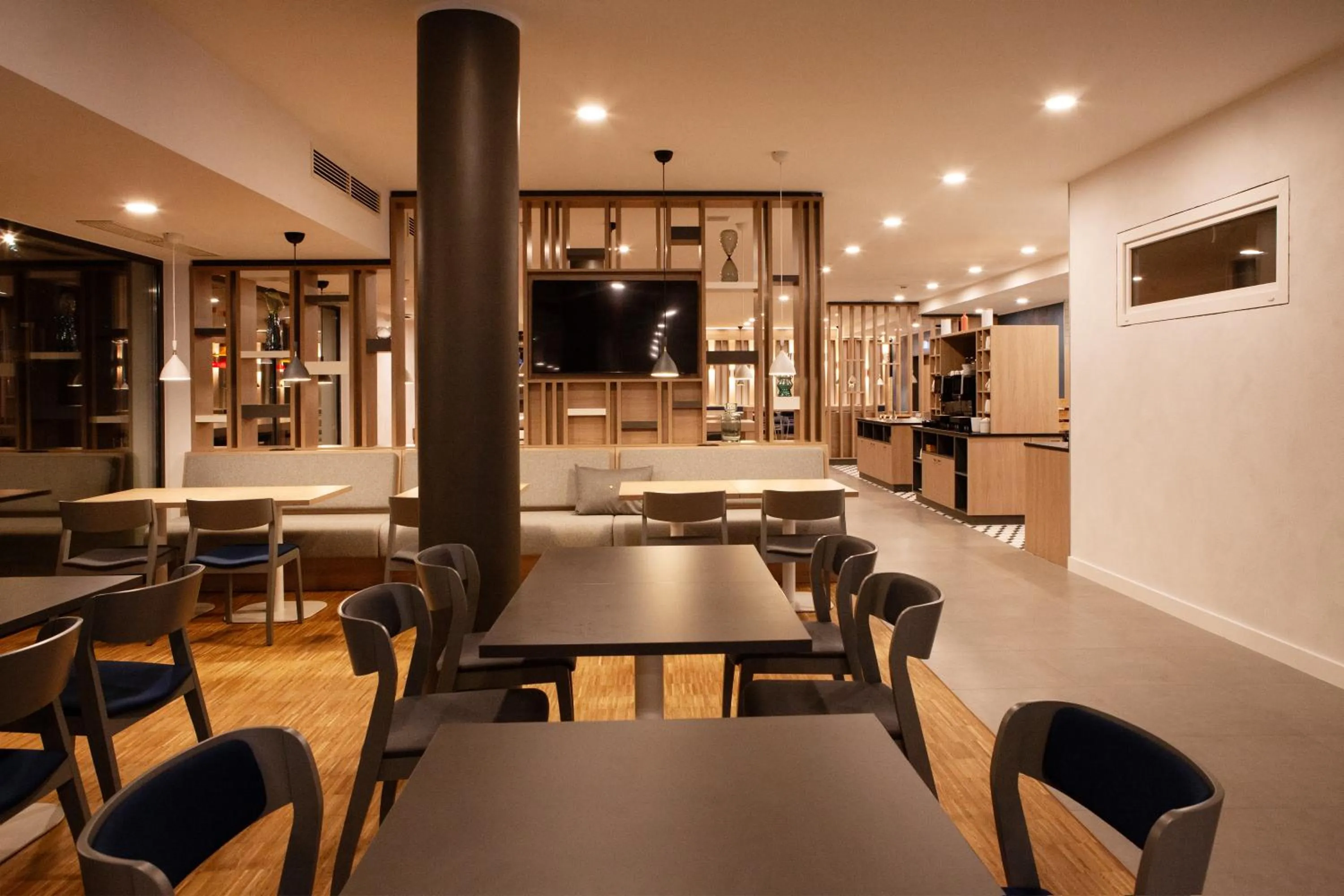 Restaurant/places to eat in Holiday Inn Express Neunkirchen by IHG