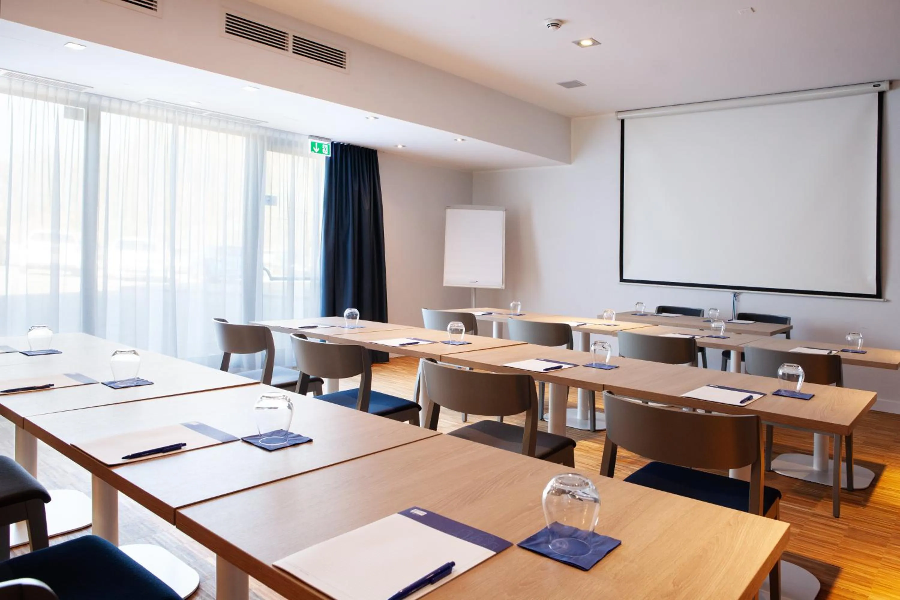Meeting/conference room in Holiday Inn Express Neunkirchen by IHG