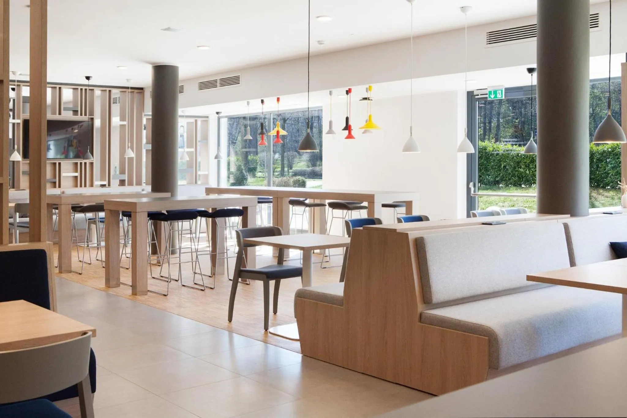 Lounge or bar in Holiday Inn Express Neunkirchen by IHG