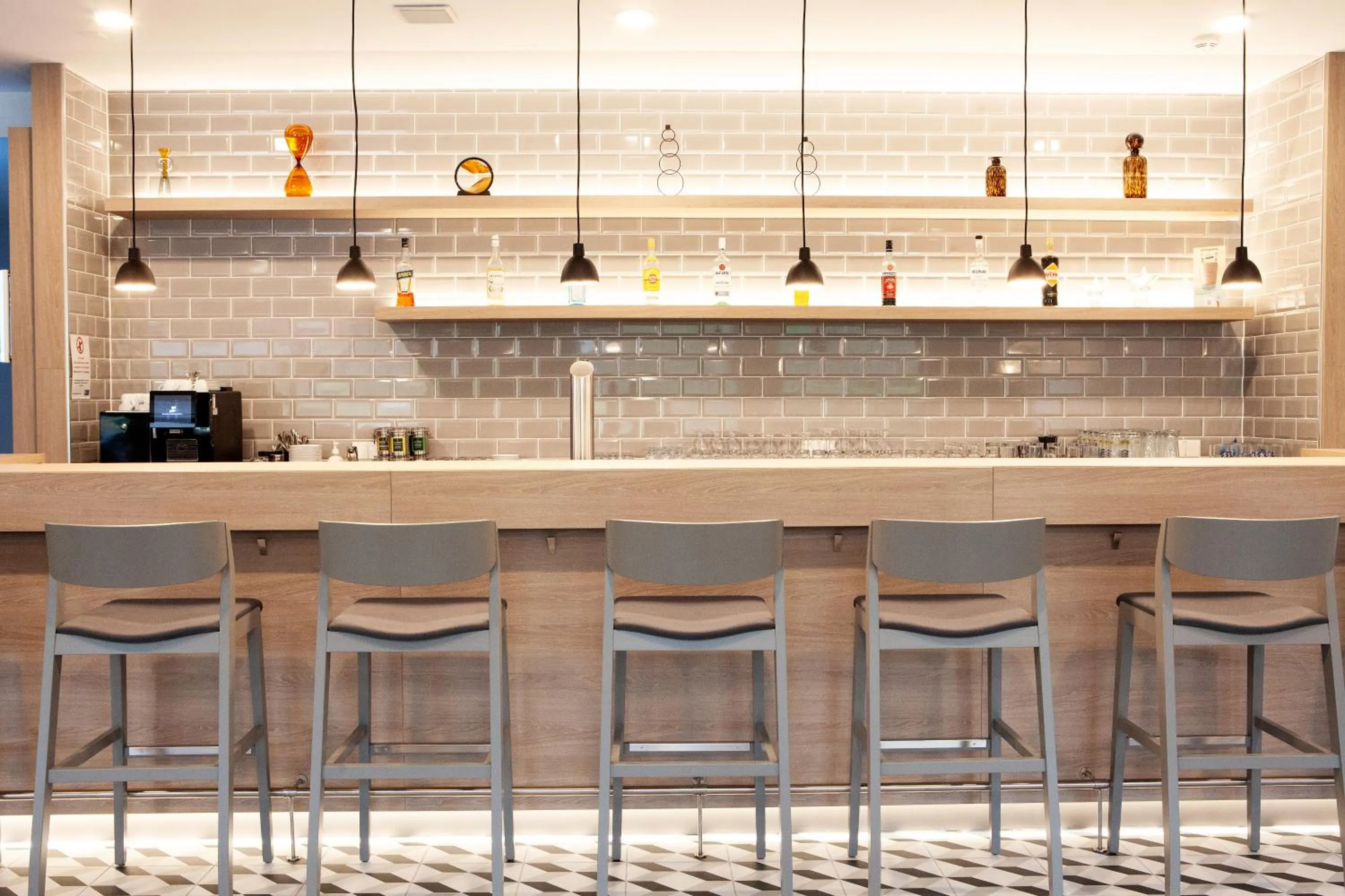 Lounge or bar in Holiday Inn Express Neunkirchen by IHG