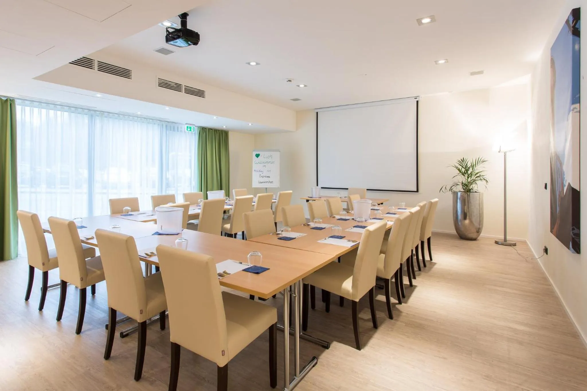 Meeting/conference room in Holiday Inn Express Neunkirchen by IHG