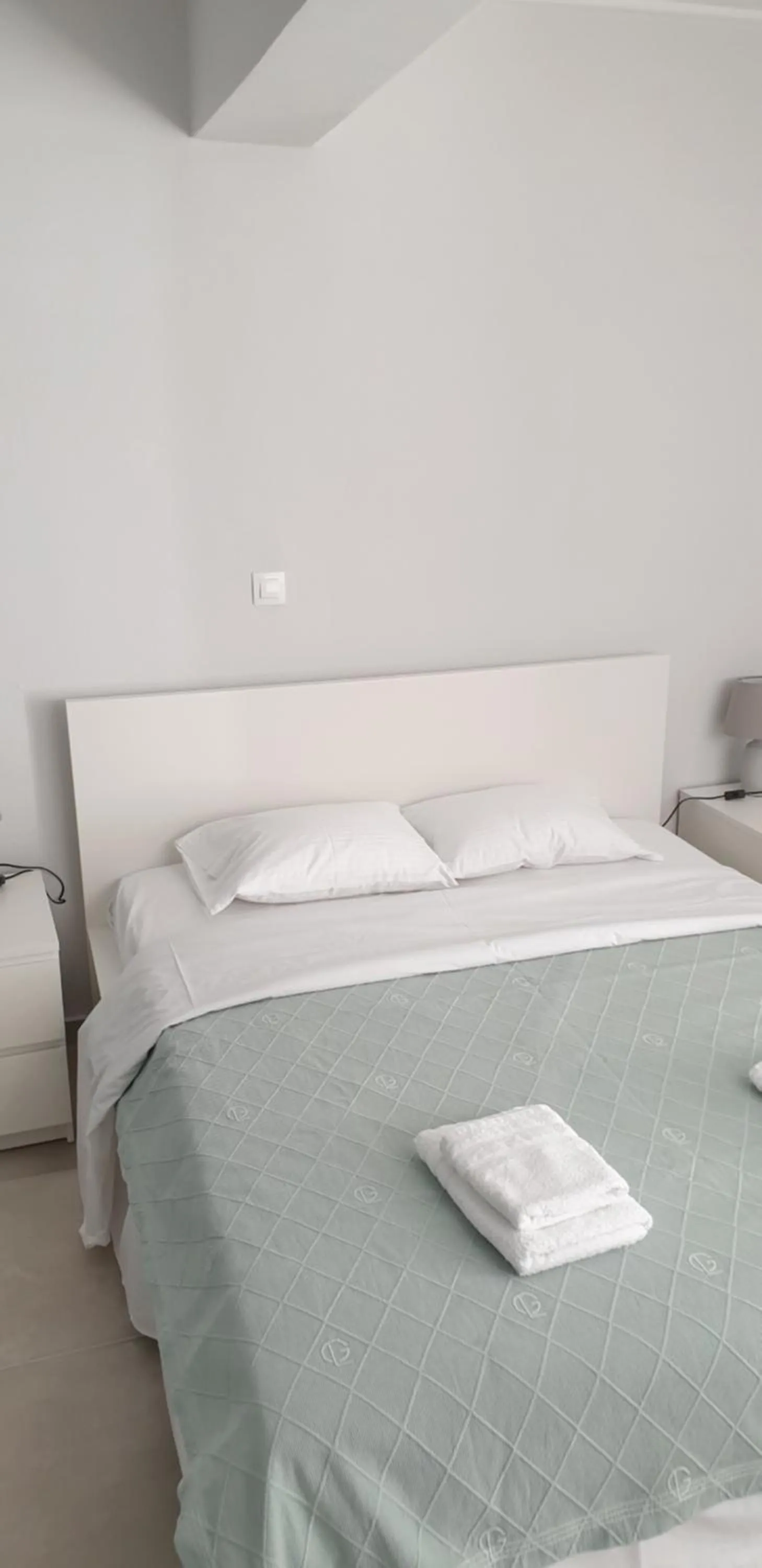 Bed in AVR Airport Deluxe Suites 6 AIRPORT FREE SHUTLE