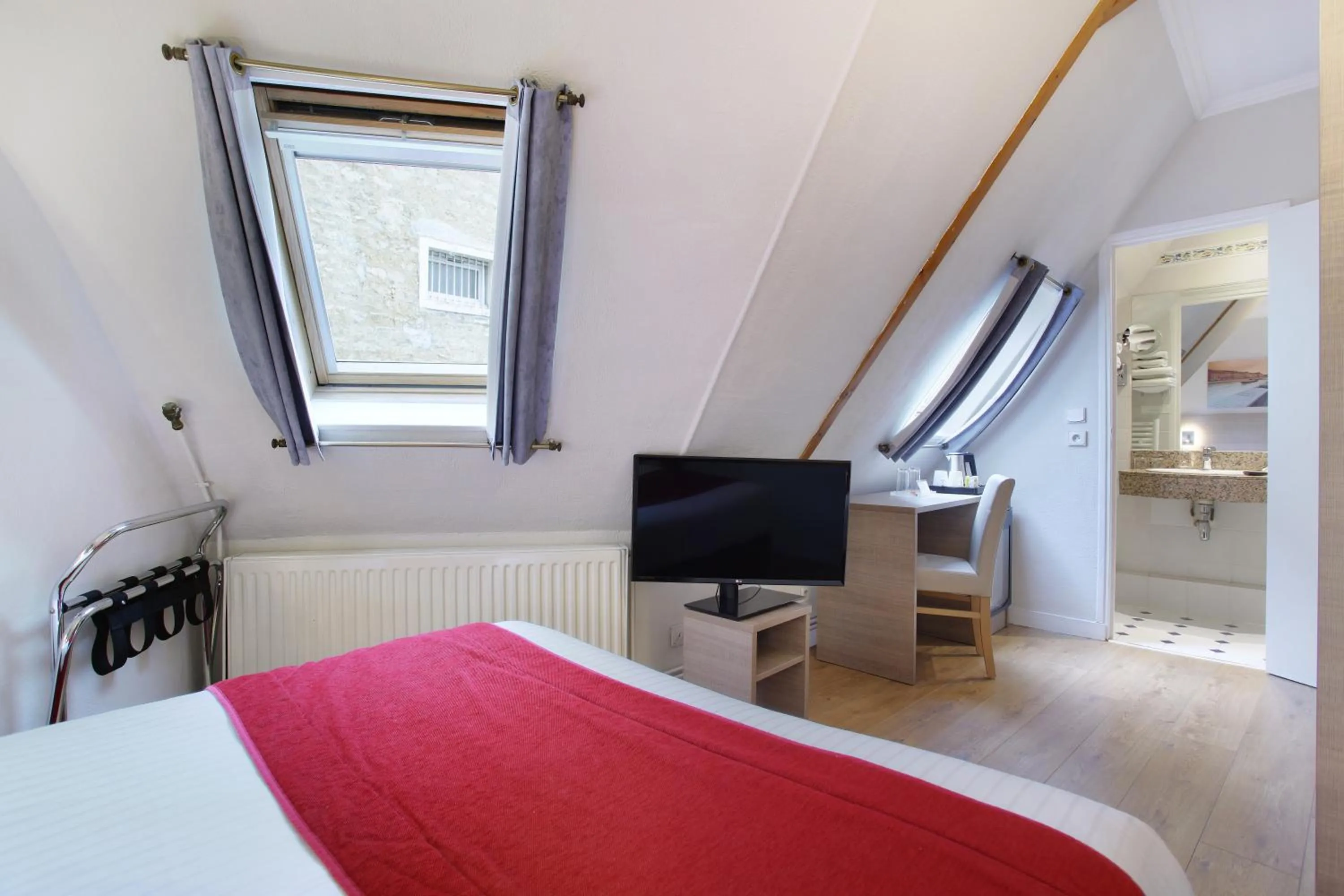 Photo of the whole room, Bed in Hôtel LUX PICPUS