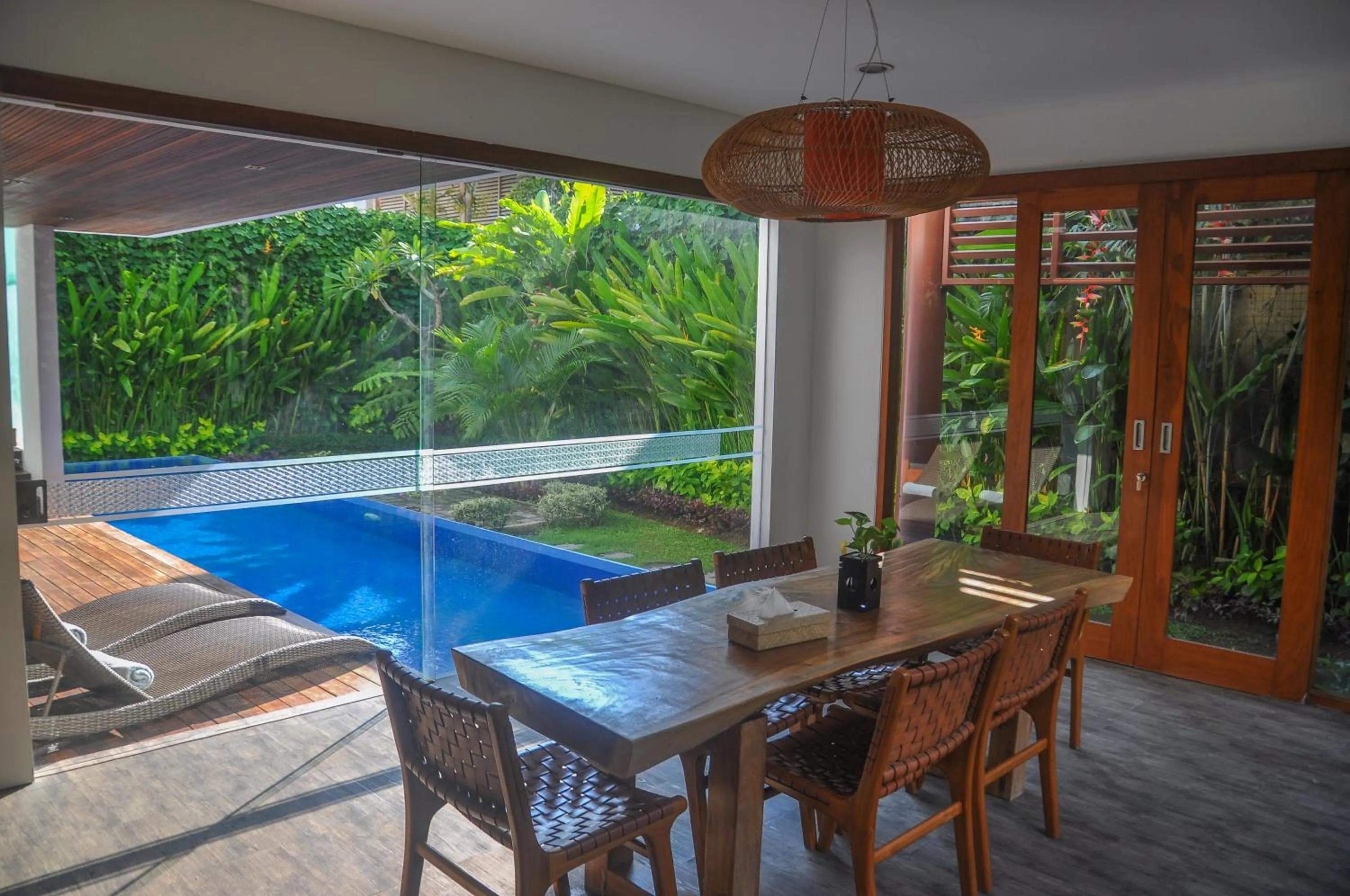 Dining area in Papillon Umalas Villas