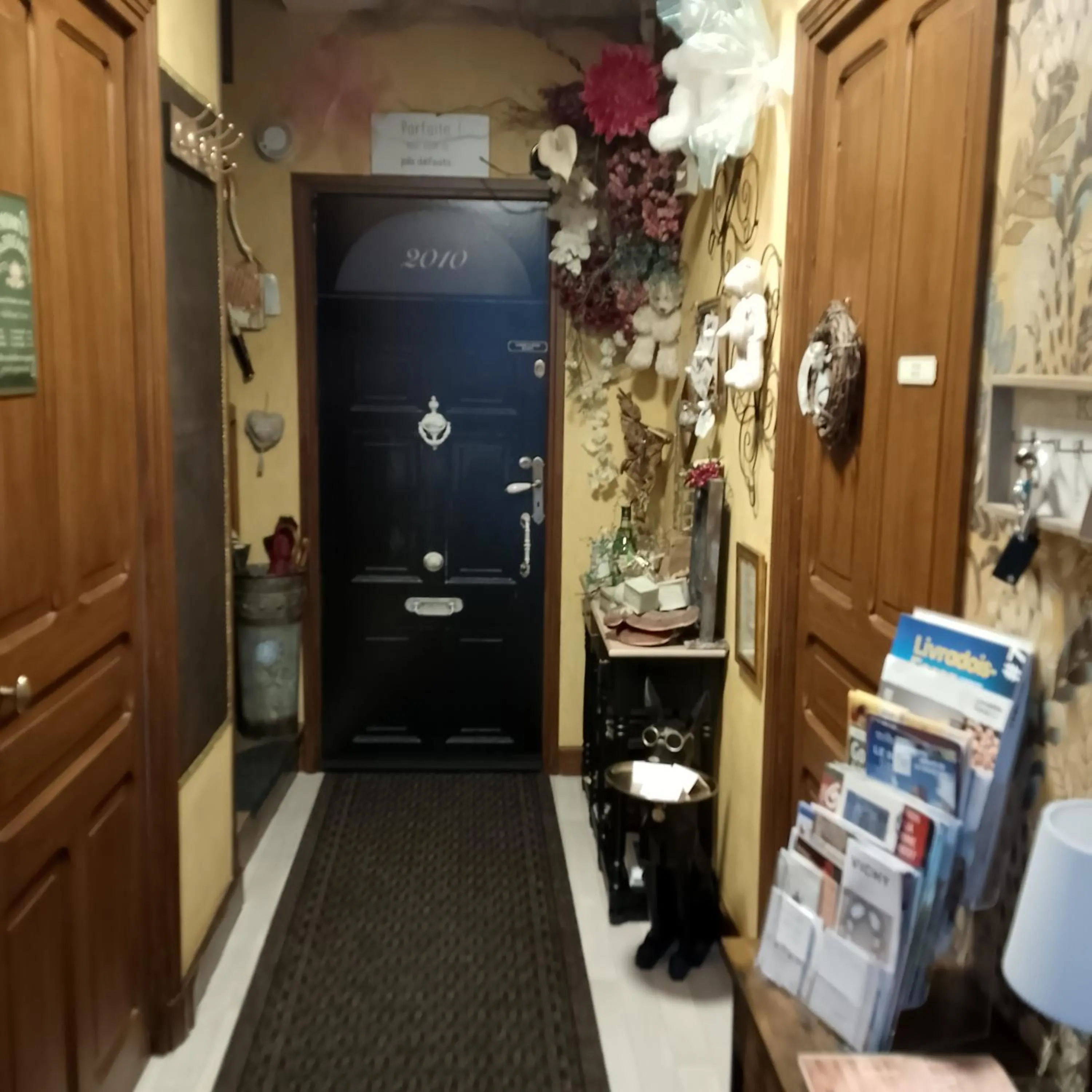 Facade/entrance in Chambre Bounty, B&B, cuisine privée, lit queen size, terrasse, parking, garage