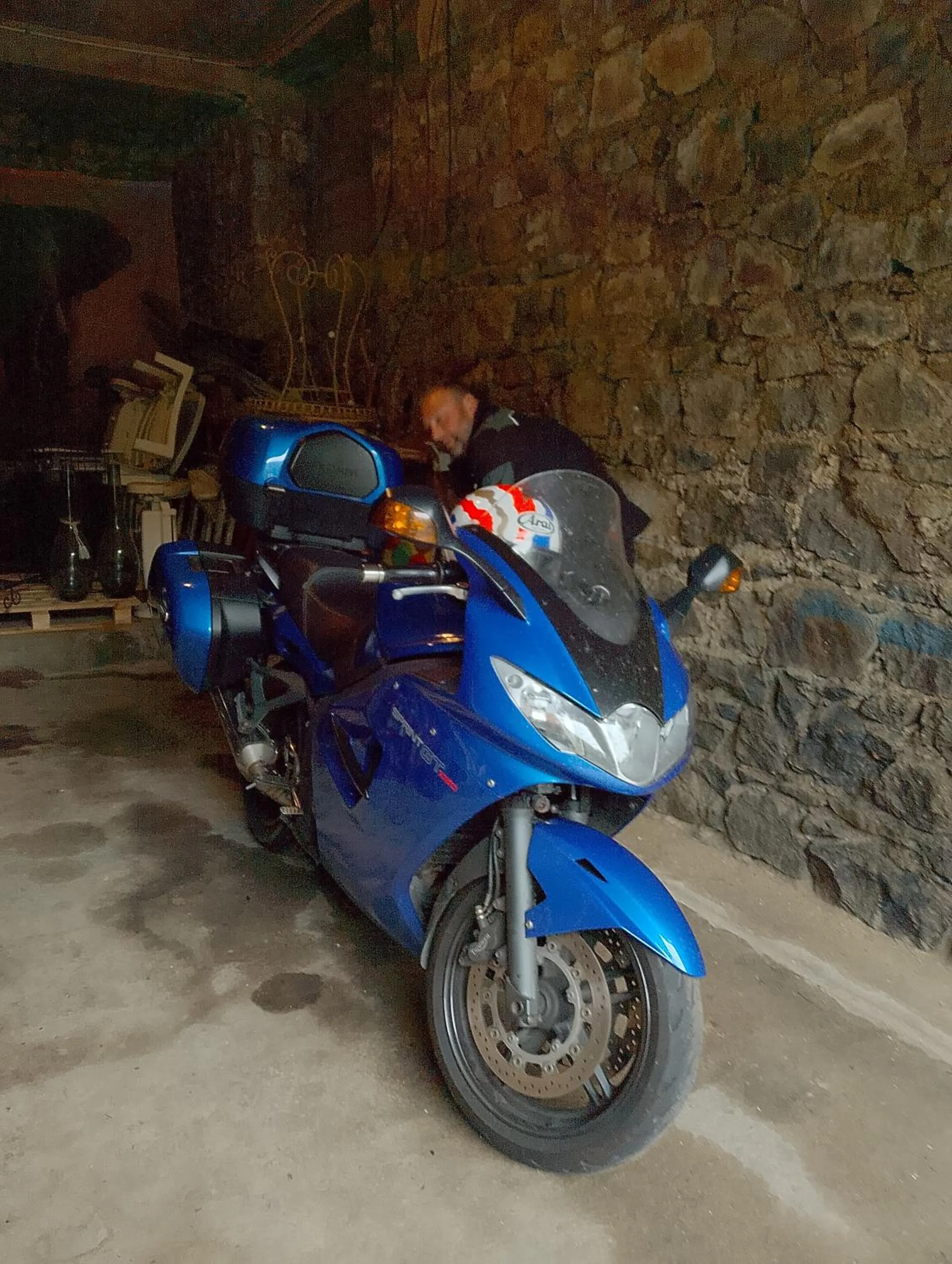 Parking in Chambre Bounty, B&B, cuisine privée, lit queen size, terrasse, parking, garage