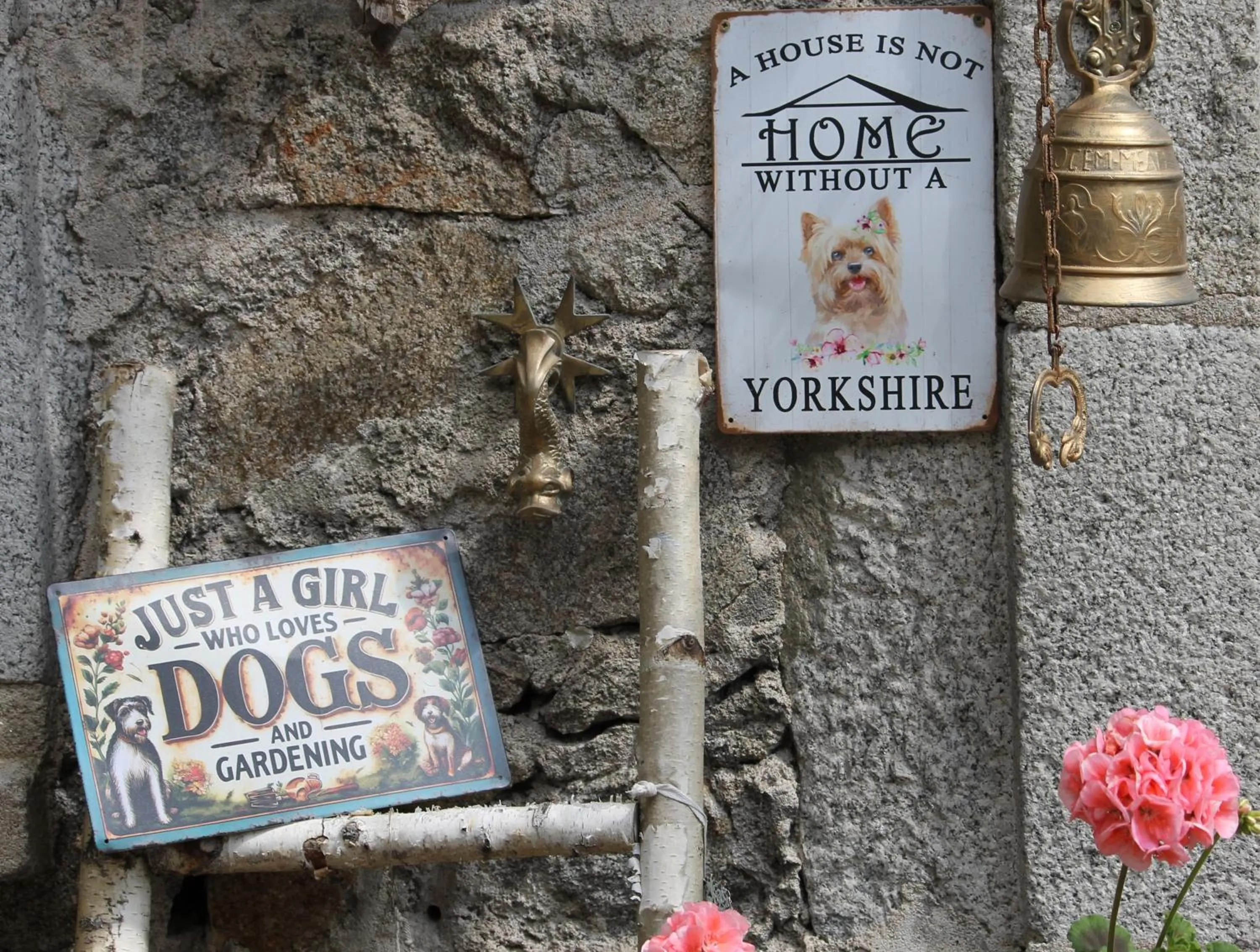 Text overlay in Chambre Bounty, B&B, cuisine privée, lit queen size, terrasse, parking, garage