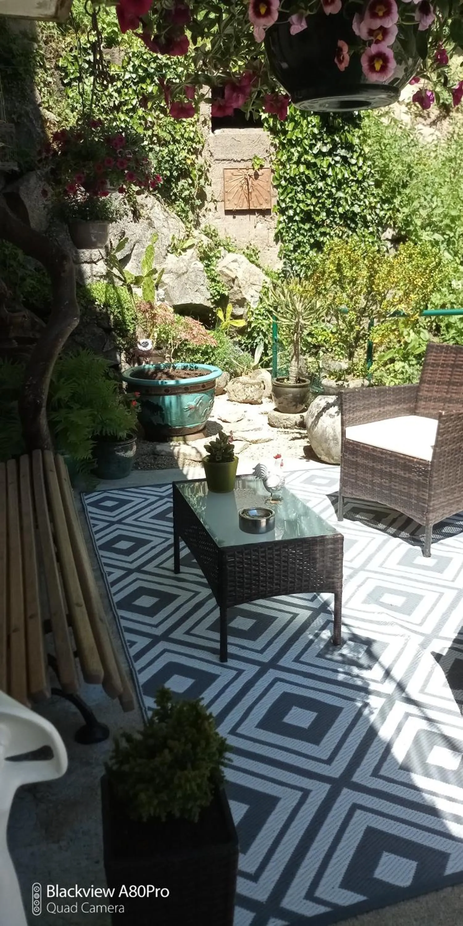 Patio in Chambre Bounty, B&B, cuisine privée, lit queen size, terrasse, parking, garage