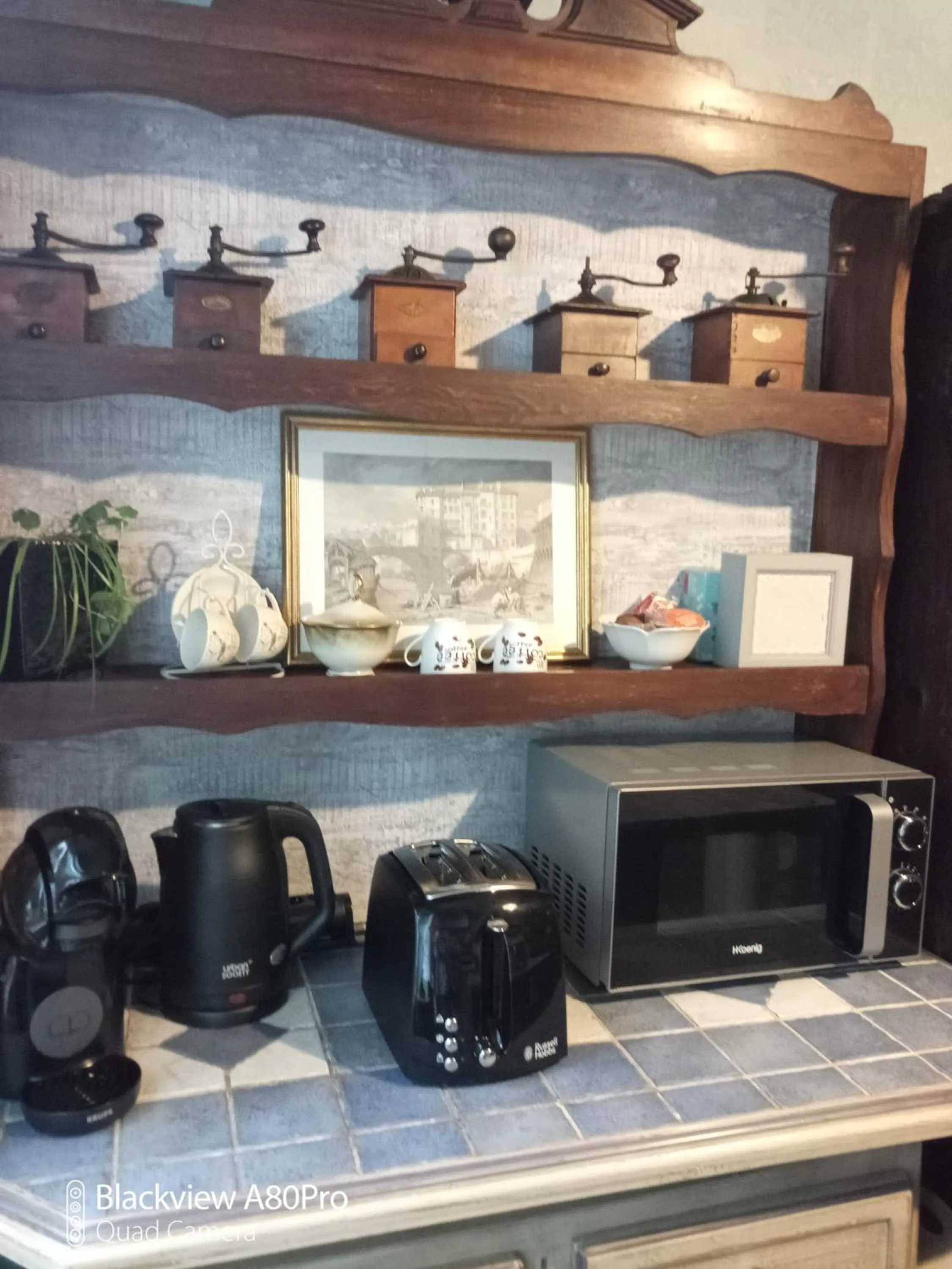 Kitchen or kitchenette in Chambre Bounty, B&B, cuisine privée, lit queen size, terrasse, parking, garage