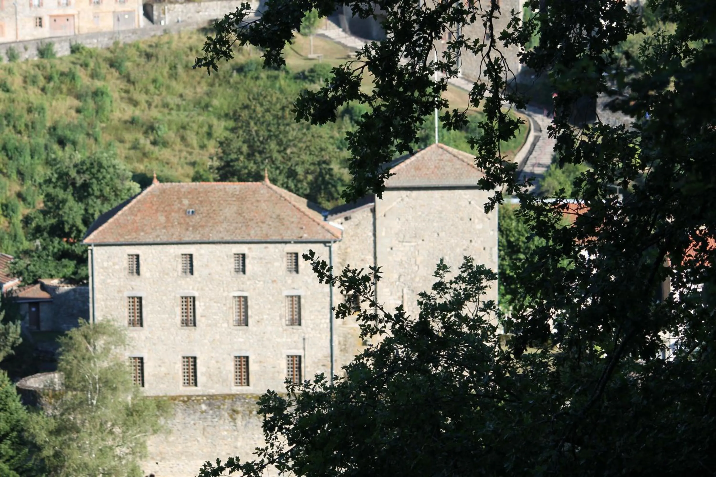 Landmark view in Chambre Bounty, B&B, cuisine privée, lit queen size, terrasse, parking, garage