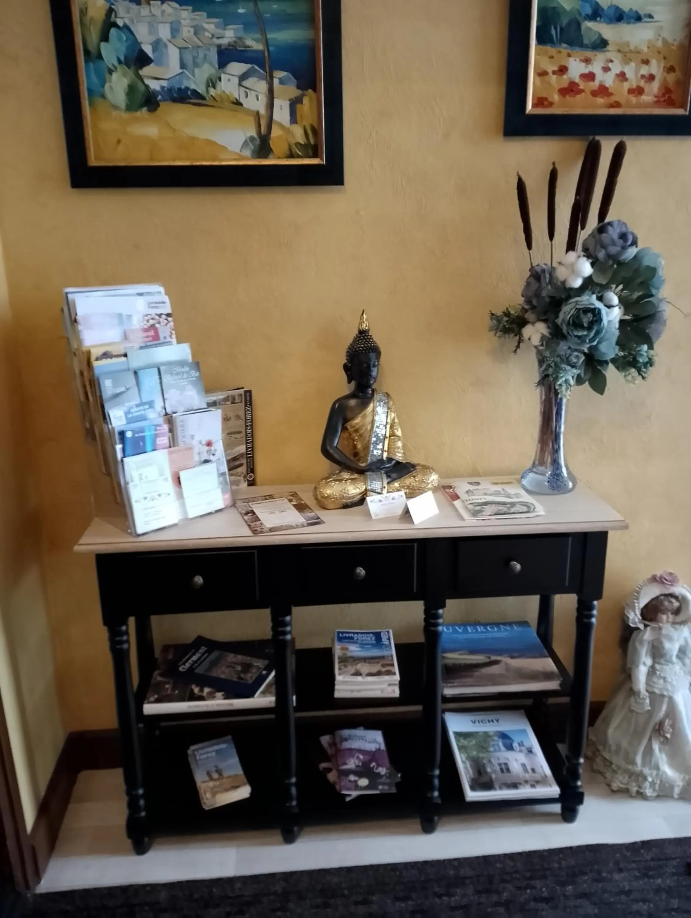 Property building in Chambre Bounty, B&B, cuisine privée, lit queen size, terrasse, parking, garage