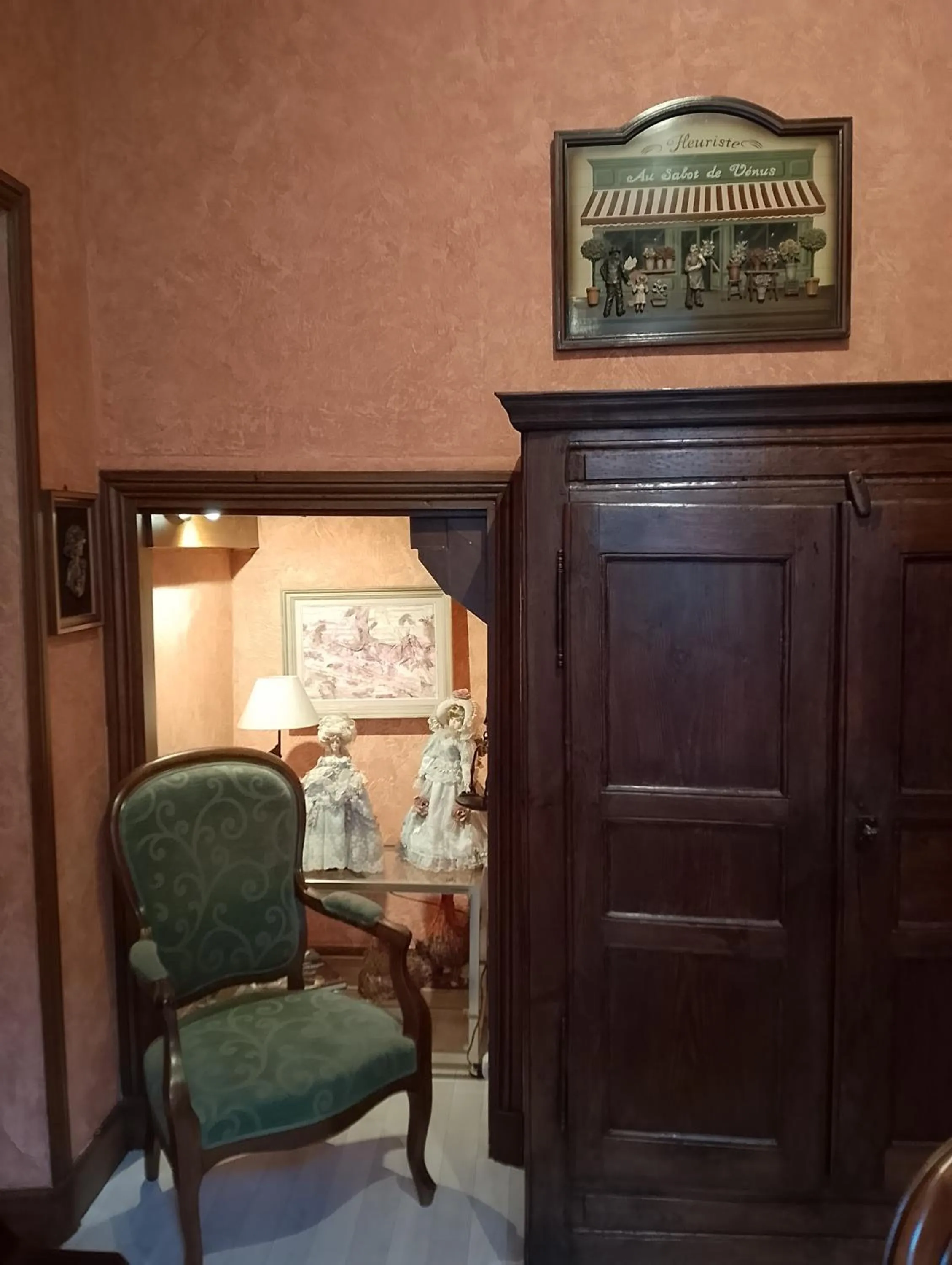 Breakfast in Chambre Bounty, B&B, cuisine privée, lit queen size, terrasse, parking, garage