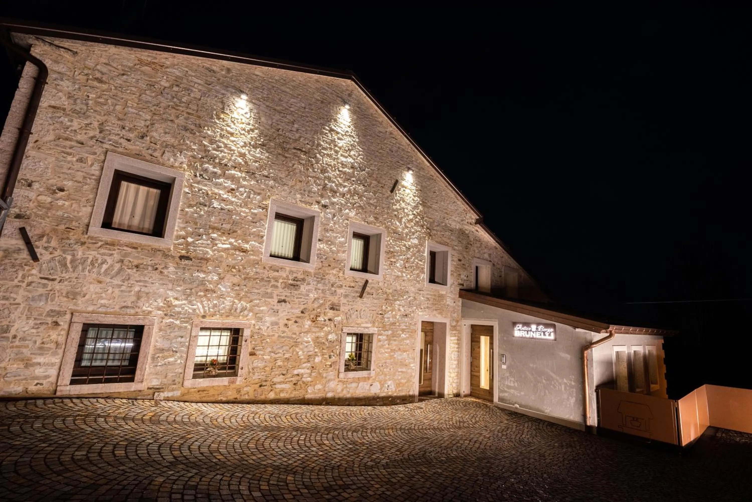 Property building in Antico Borgo Brunelli