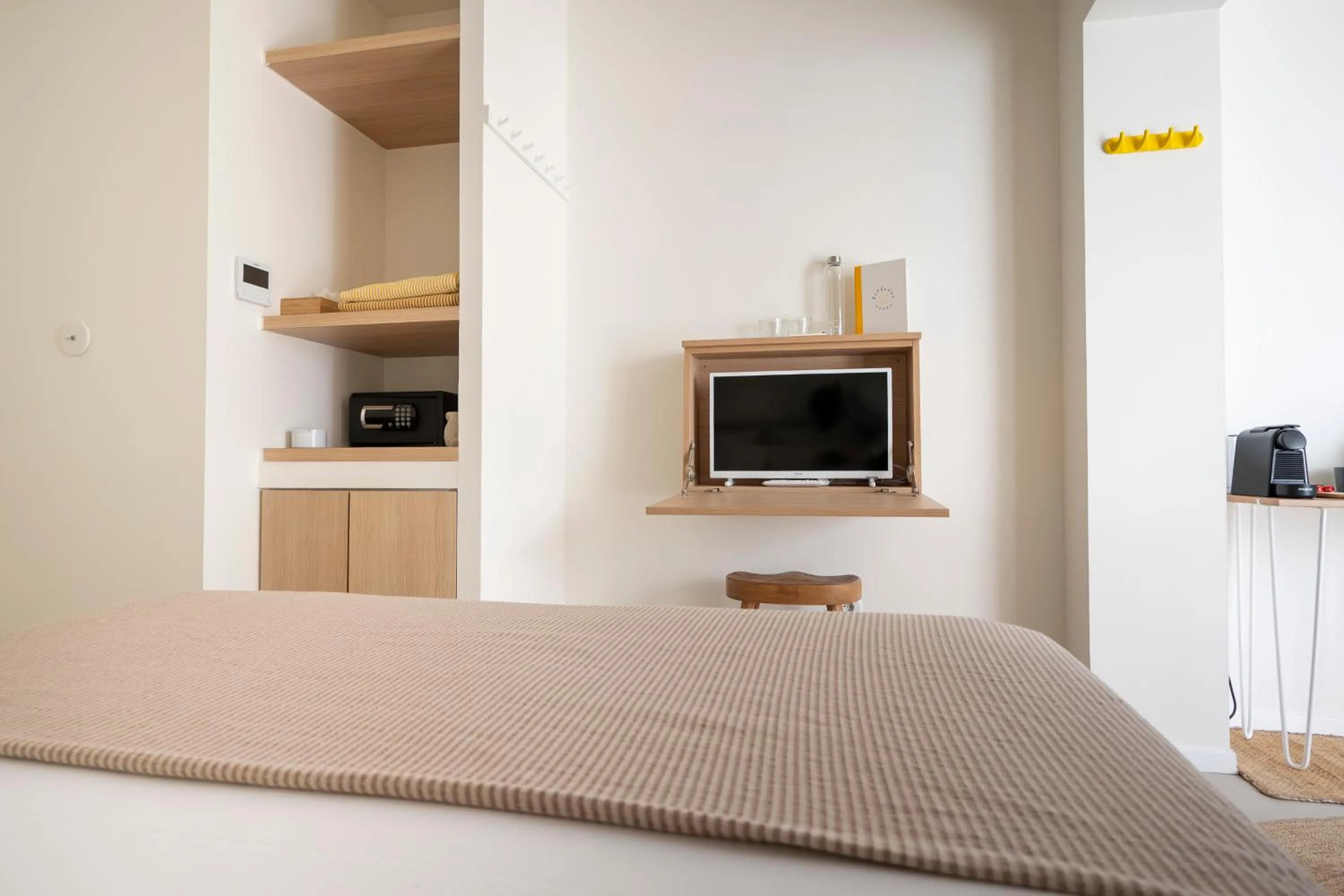 TV and multimedia, Bed in Belle Vue Hôtel