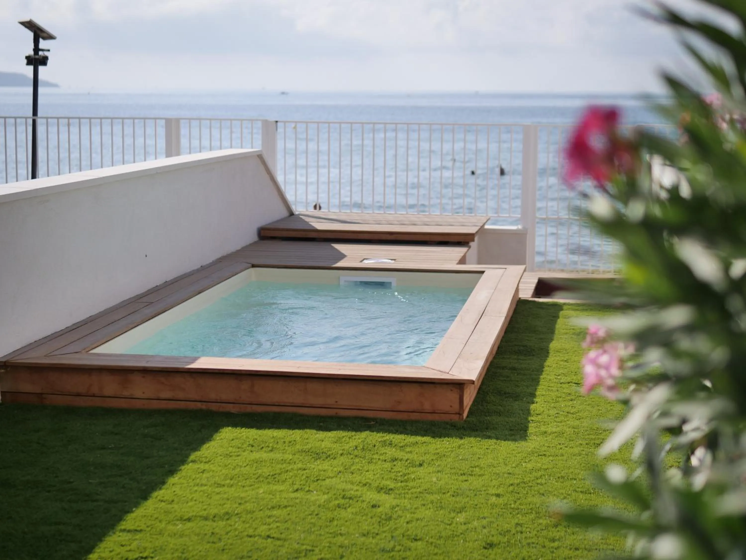 Swimming pool in Belle Vue Hôtel