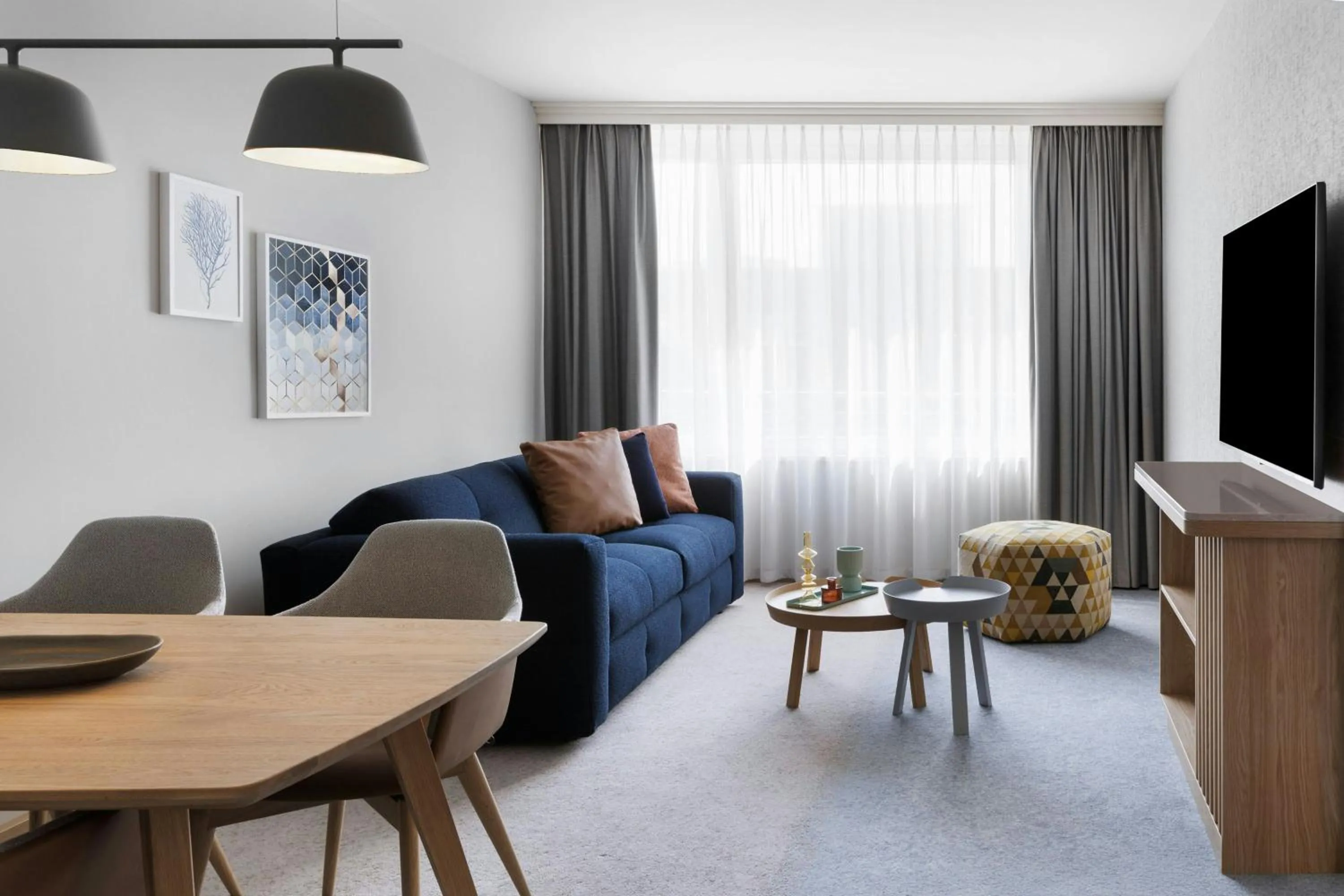 Photo of the whole room in Courtyard by Marriott Zurich North