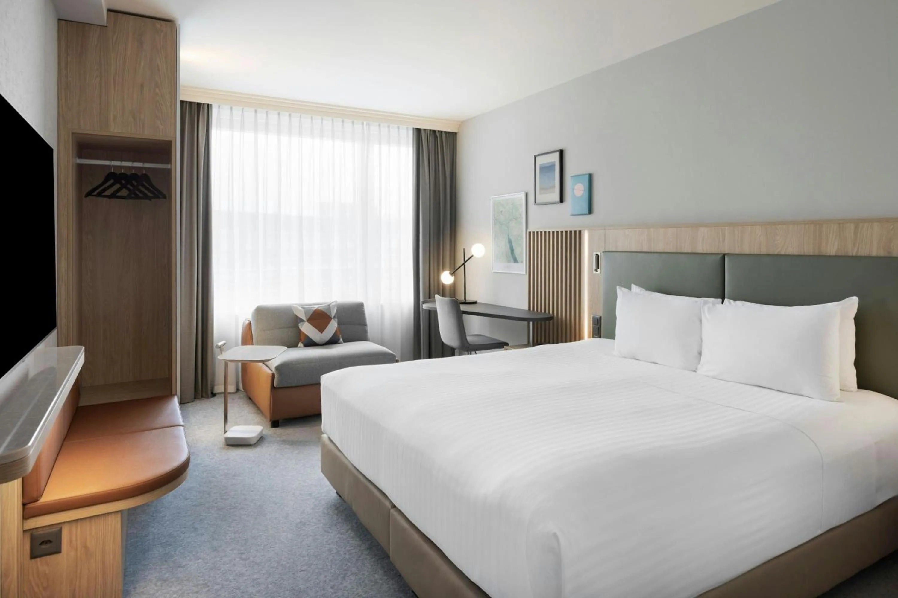 Photo of the whole room, Bed in Courtyard by Marriott Zurich North