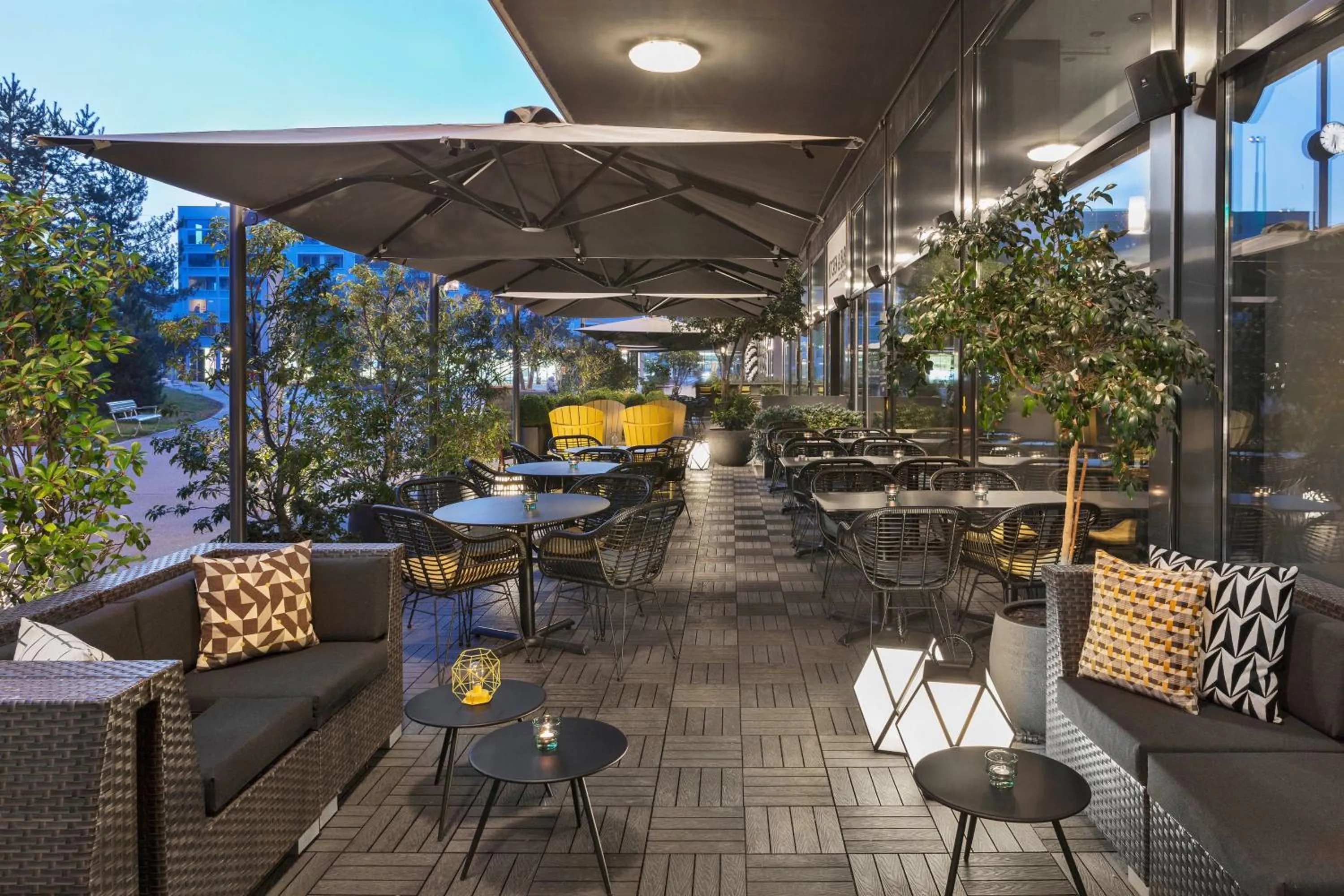 Lounge or bar in Courtyard by Marriott Zurich North