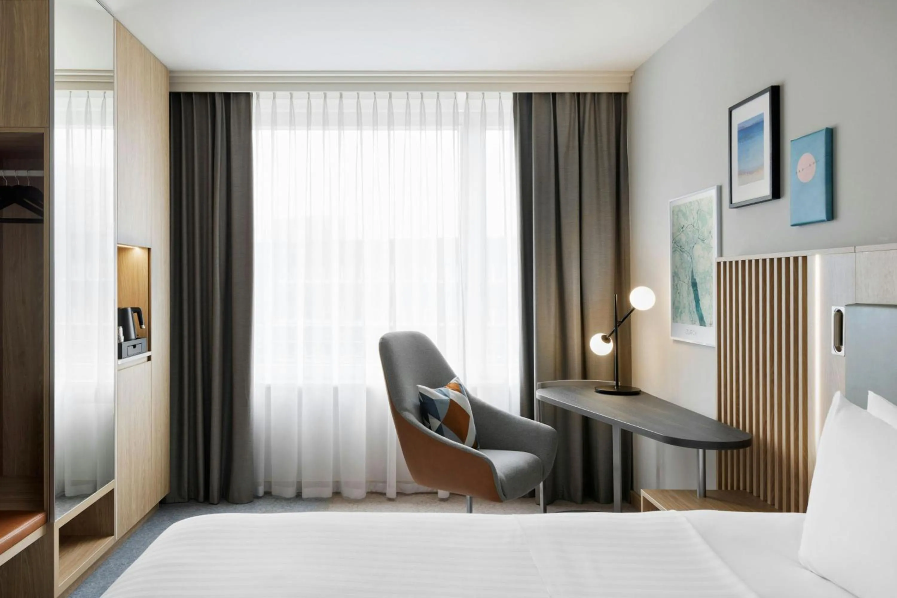 Photo of the whole room, Bed in Courtyard by Marriott Zurich North