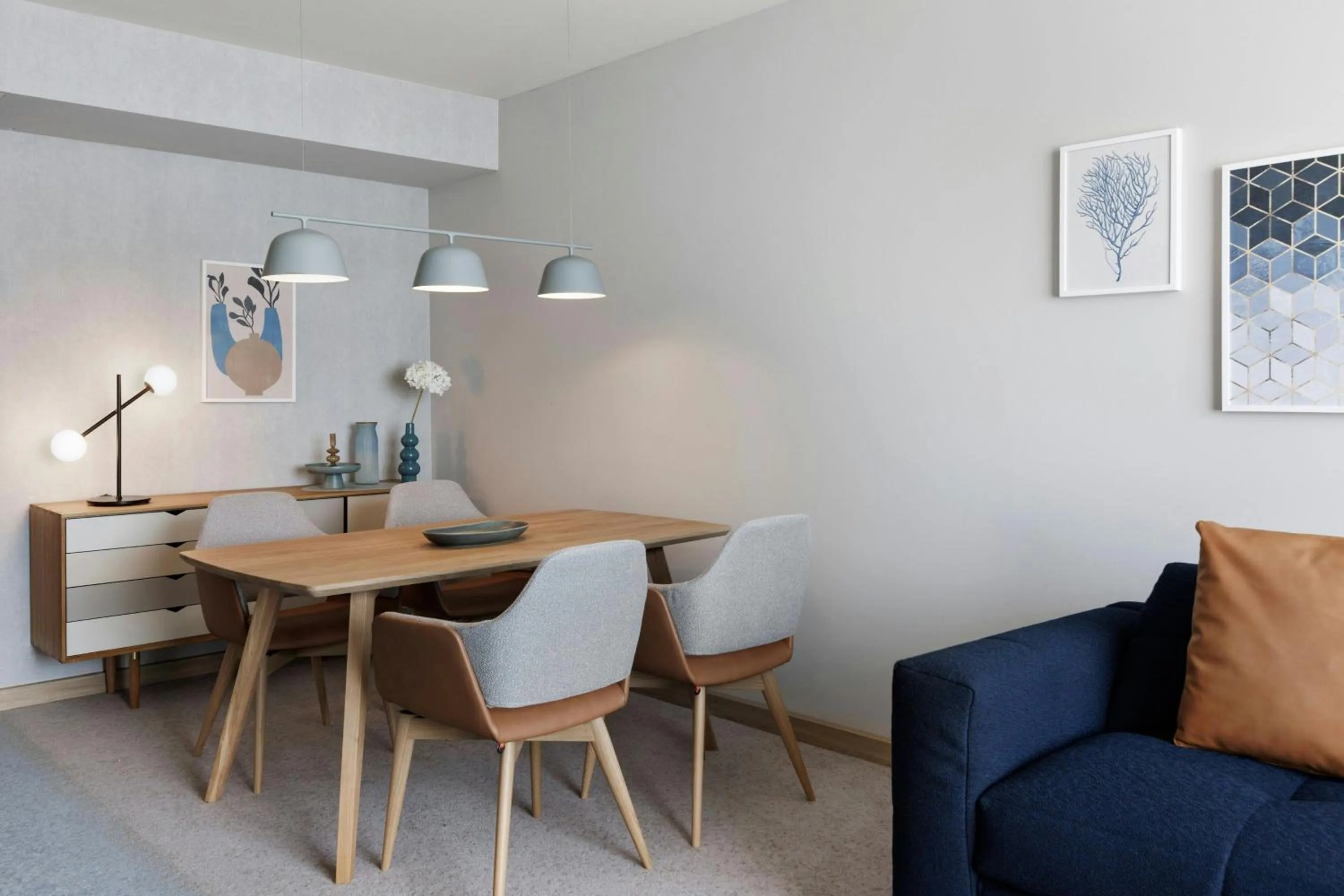 Photo of the whole room in Courtyard by Marriott Zurich North