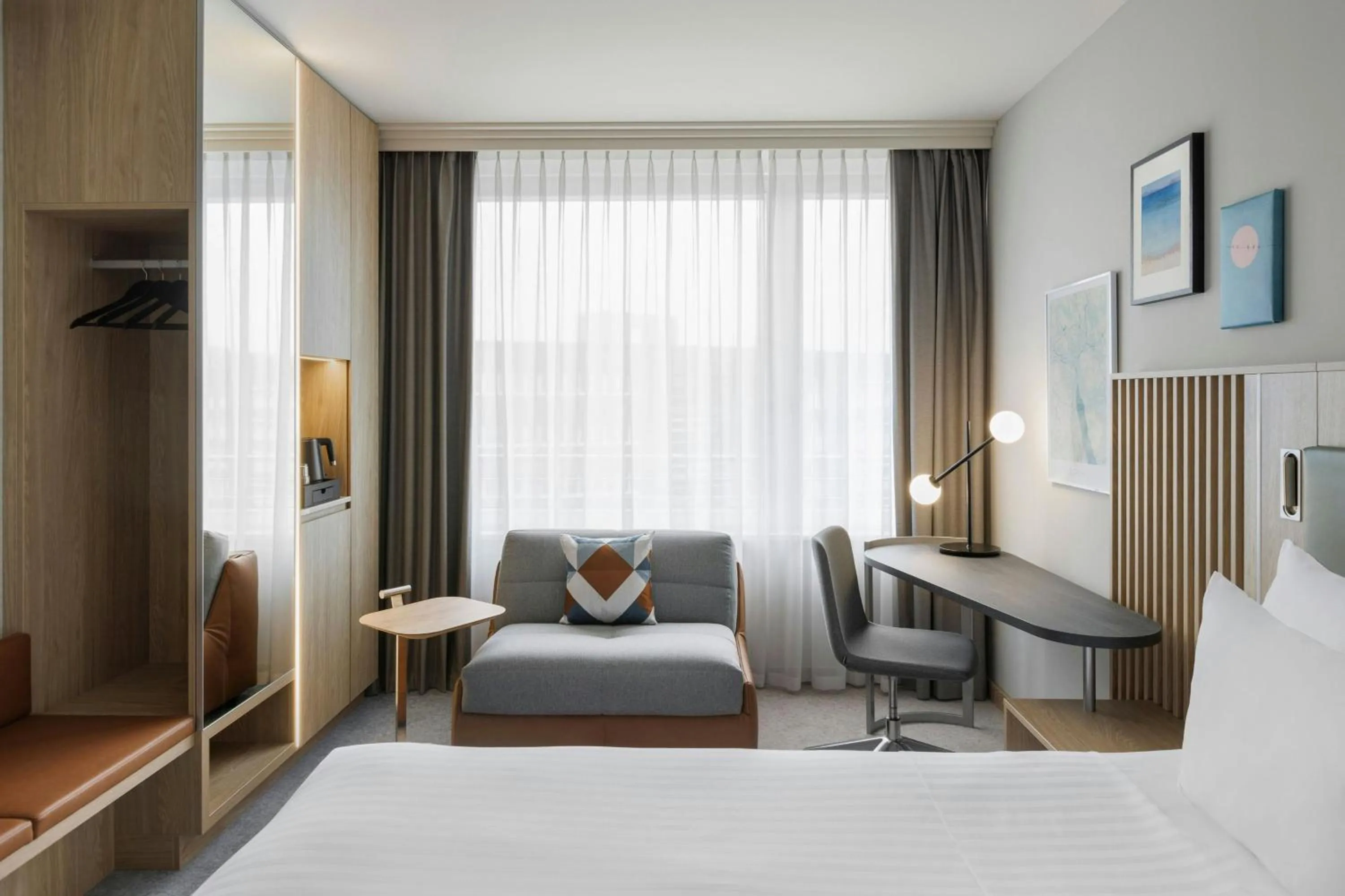 Photo of the whole room, Bed in Courtyard by Marriott Zurich North