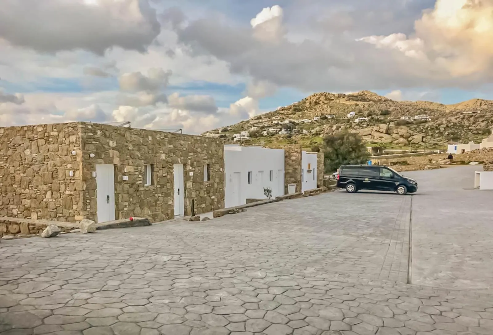 Parking in Bianco a Nero Mykonos