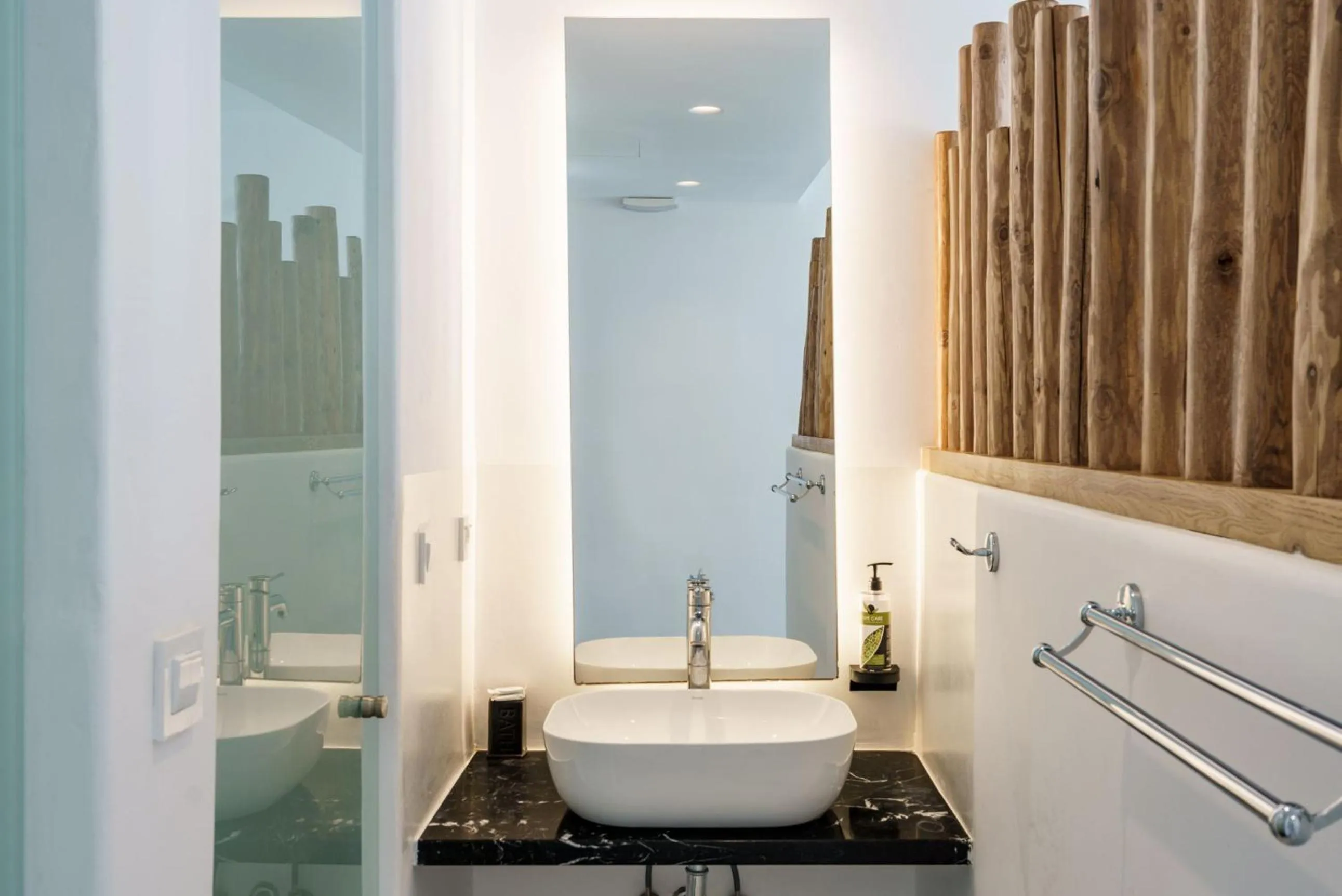 Bathroom in Bianco a Nero Mykonos